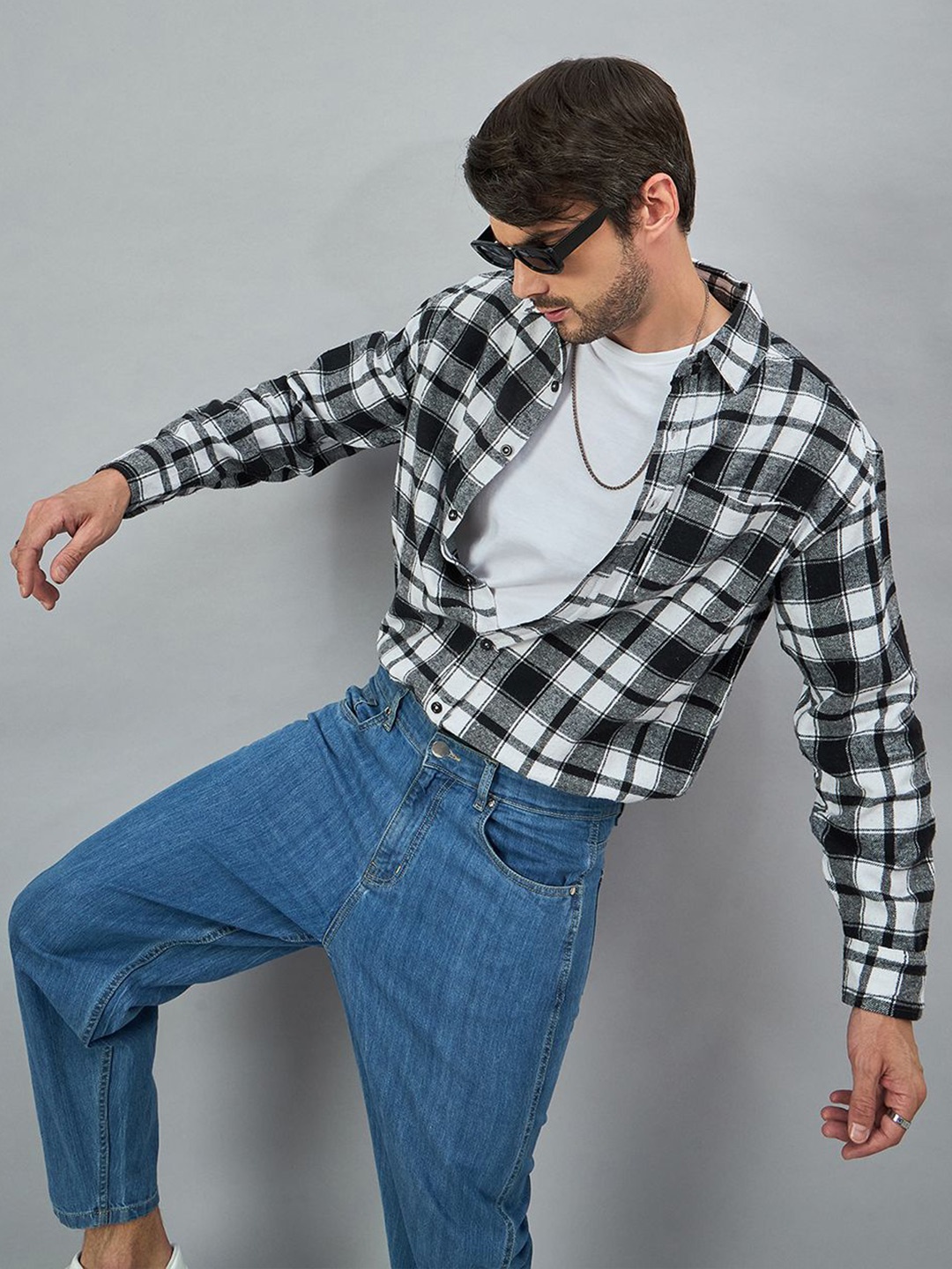 

CHIMPAAANZEE Men Spread Collar Tartan Checked Oversized Casual Shirt, Black