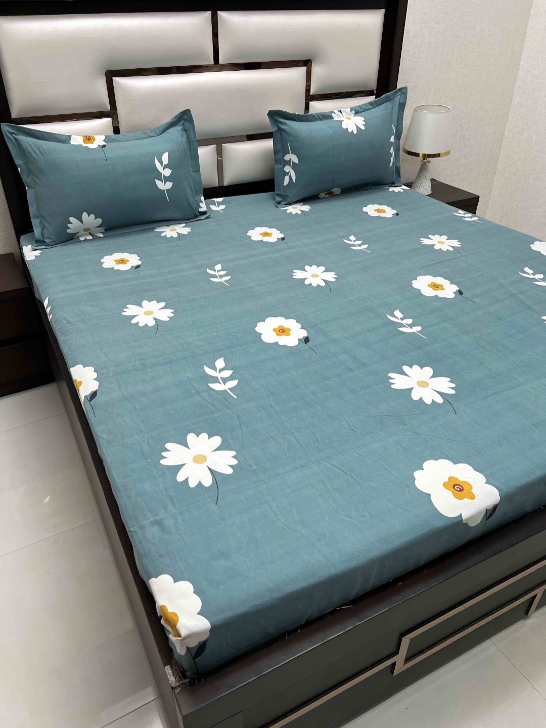 

Pure Decor Blue & White Floral Microfiber 230 TC King Bedsheet Set 2.72 m x 2.74 m