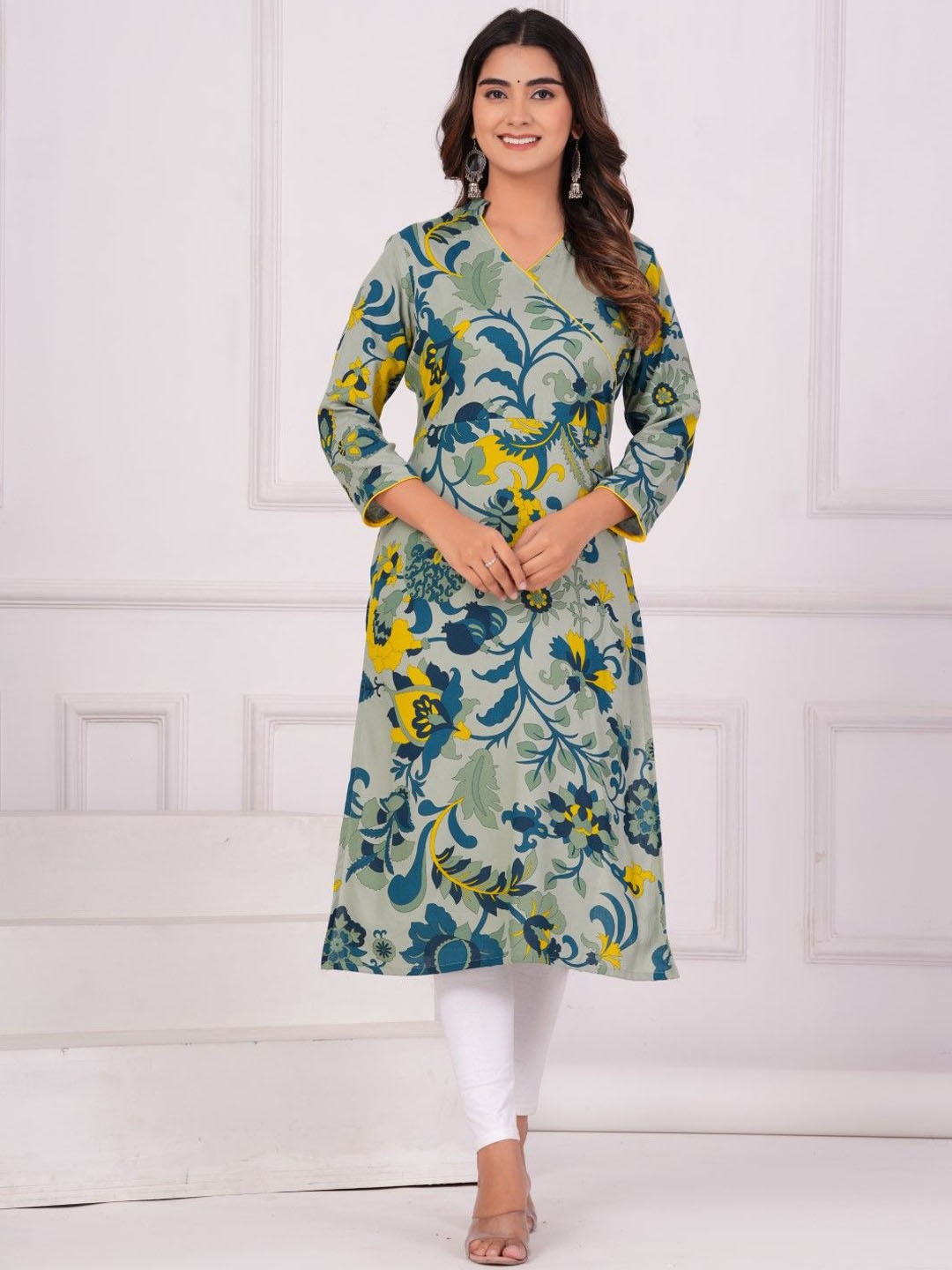 

ANTU KURTIES Floral Printed Straight Kurta, Green