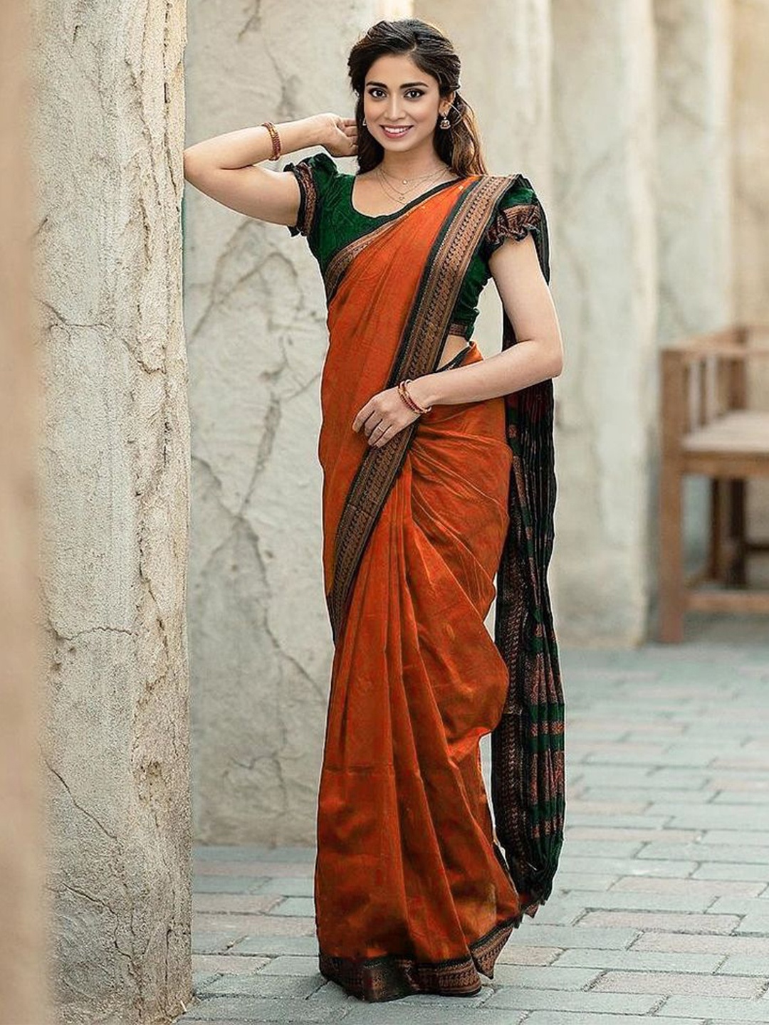 

MANMOHITSAREE Kanjeevaram Saree With Blouse Piece, Orange