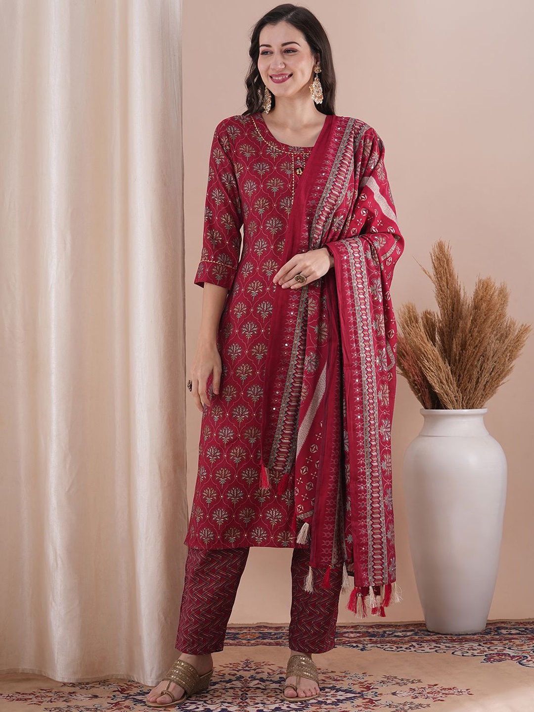 

FASHOR Round Neck Floral Printed Straight Kurta with Trouser & Dupatta, Maroon