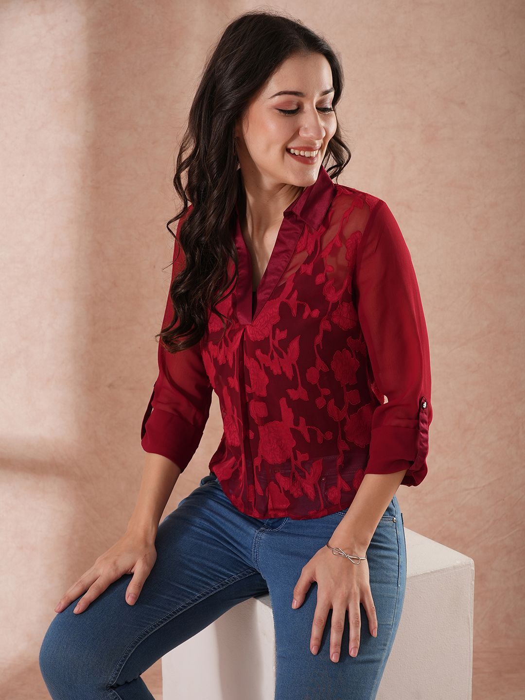 

Globus Women Floral Roll-Up Sleeves Top, Maroon