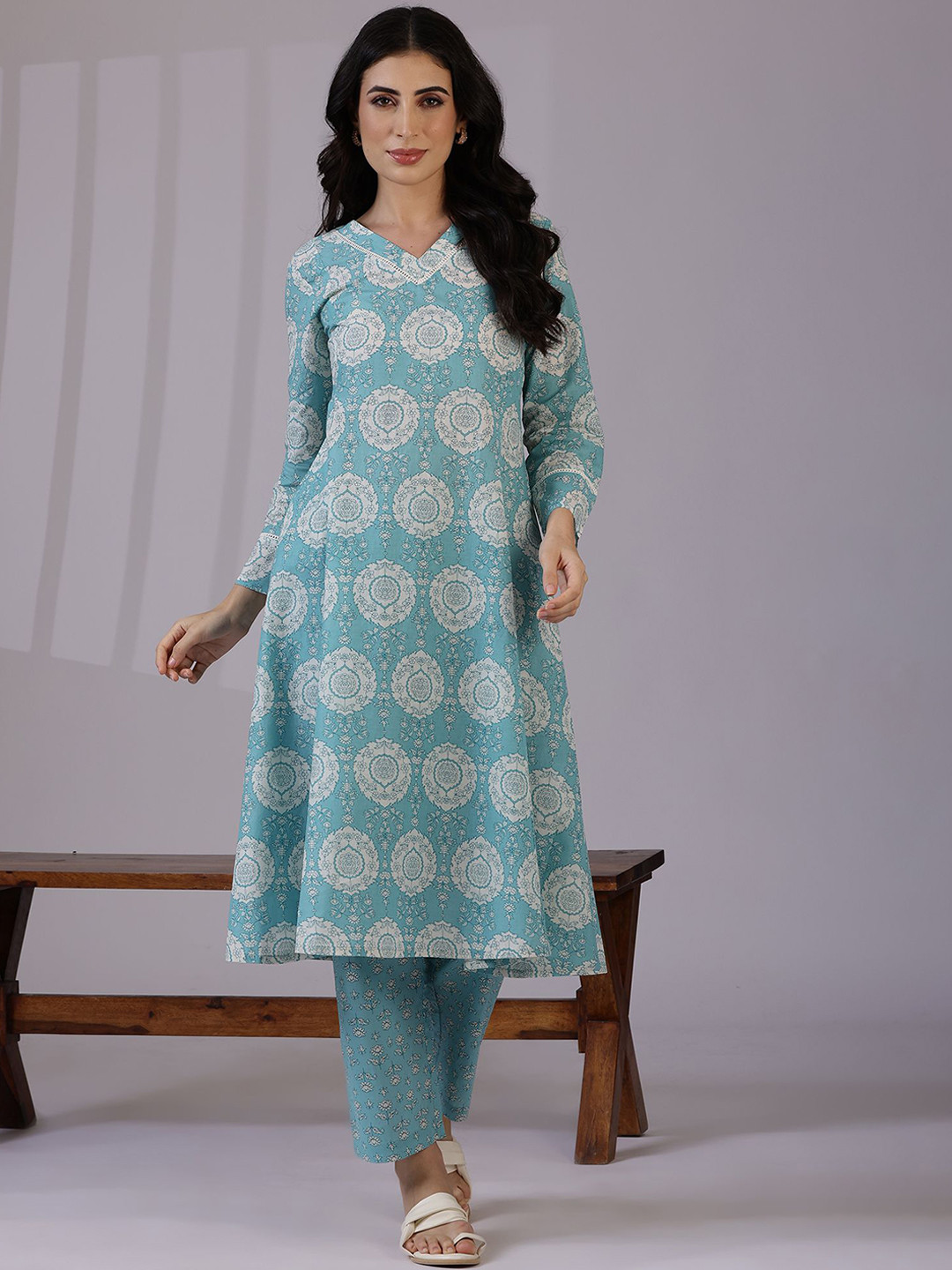 

W Blue Floral Printed V-Neck Three-Quarter Sleeves Pure Cotton Kurta With Trouser