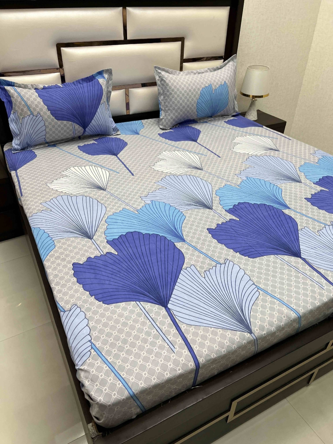 

Pure Decor Blue & White Floral Microfiber 350 TC King Bedsheet Set 2.75 m x 2.75 m