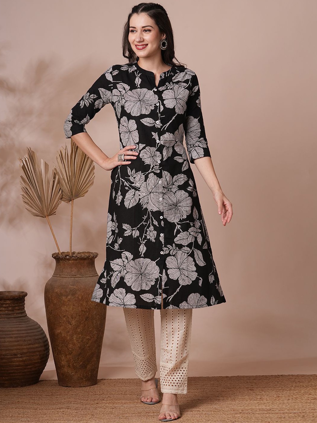 

FASHOR Women Floral Printed Kurta, Black