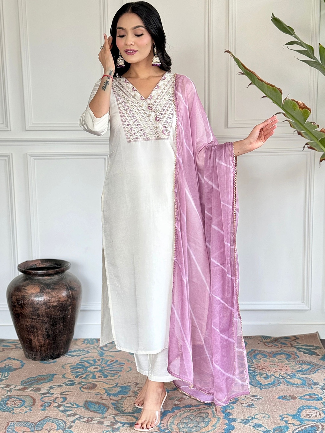 

BLACK SCISSOR Floral Embroidered Thread Work Chanderi Silk Kurta with Trouser & Dupatta, White