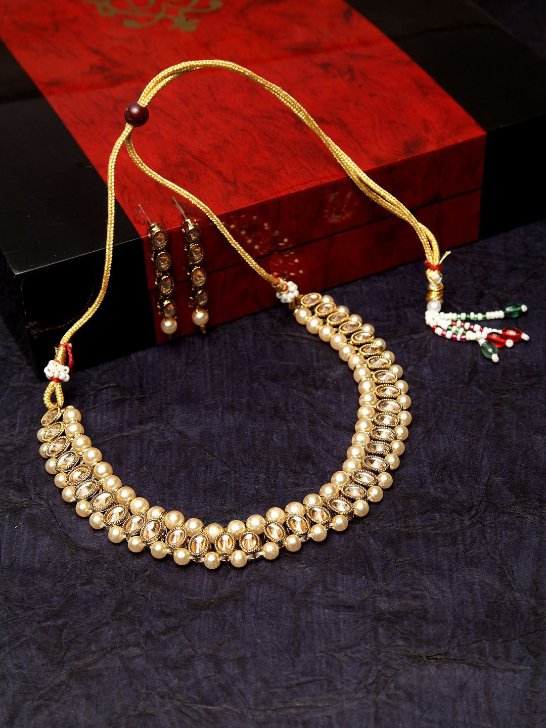 

Anouk White Gold Plated Kundan Stones Studded & Pearls Beaded Jewellery Set
