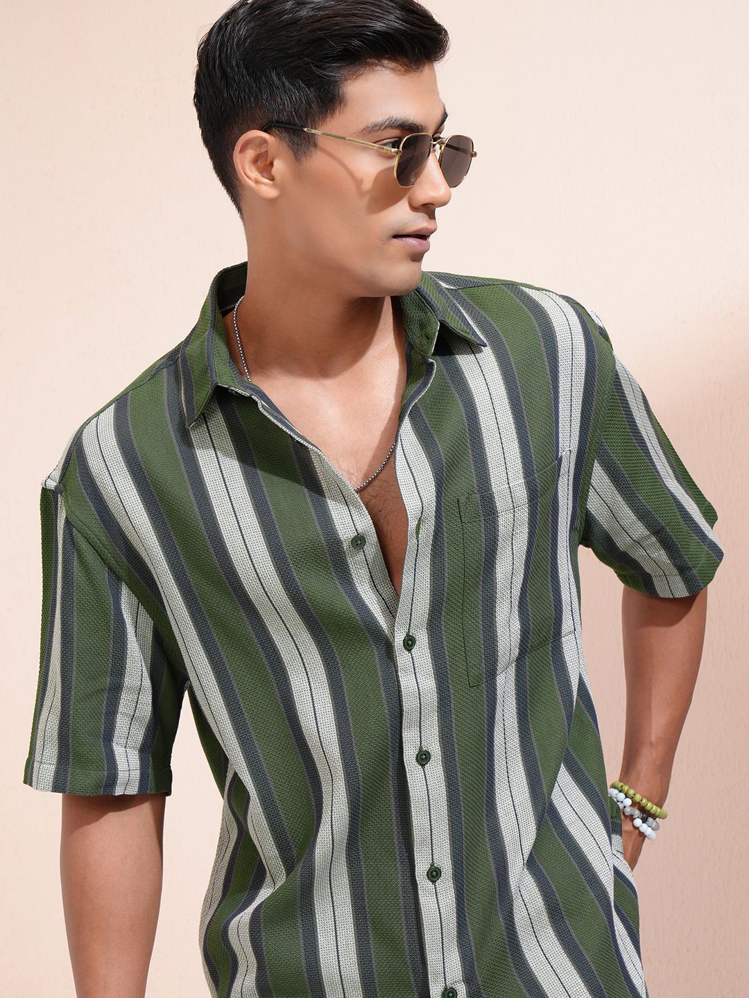 

LOCOMOTIVE Men Cutaway Collar Vertical Striped Cotton Oversized Casual Shirt, Green