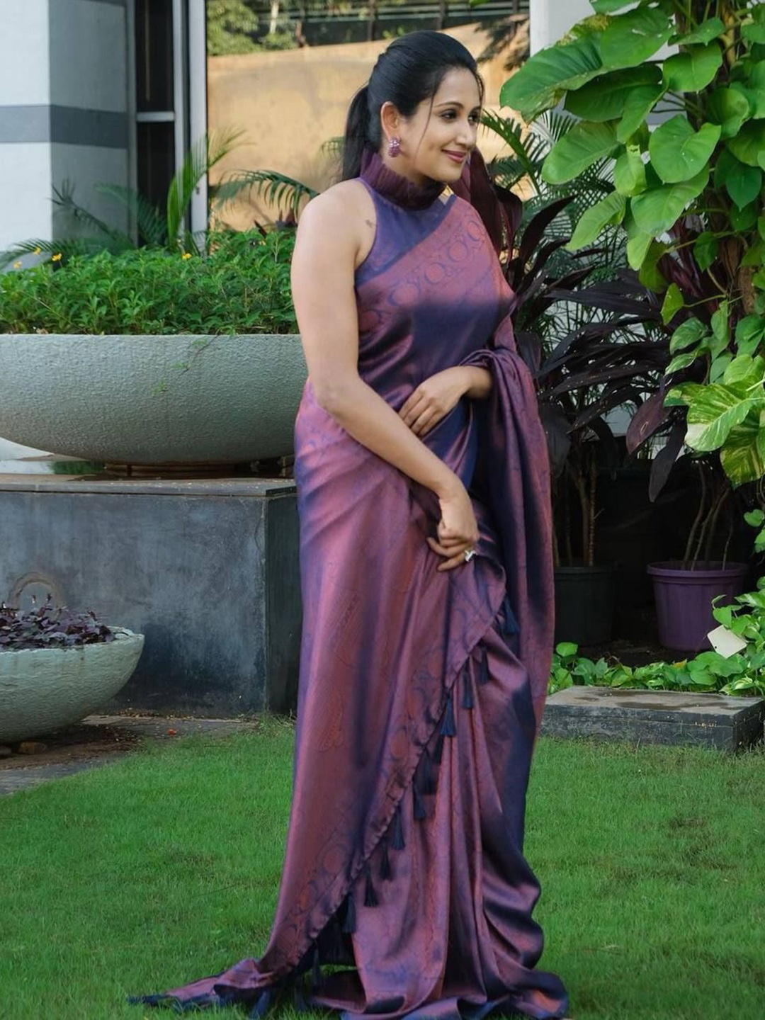 

KALINI Woven Design Pure Silk Banarasi Saree, Navy blue