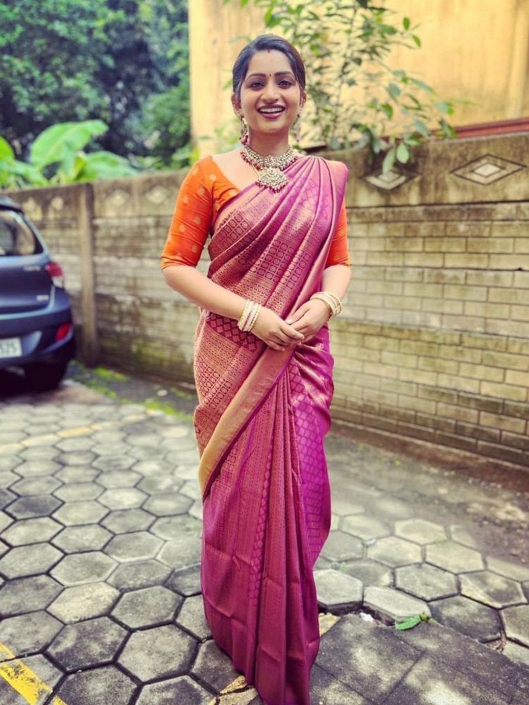 

KALINI Woven Design Pure Silk Banarasi Saree, Magenta