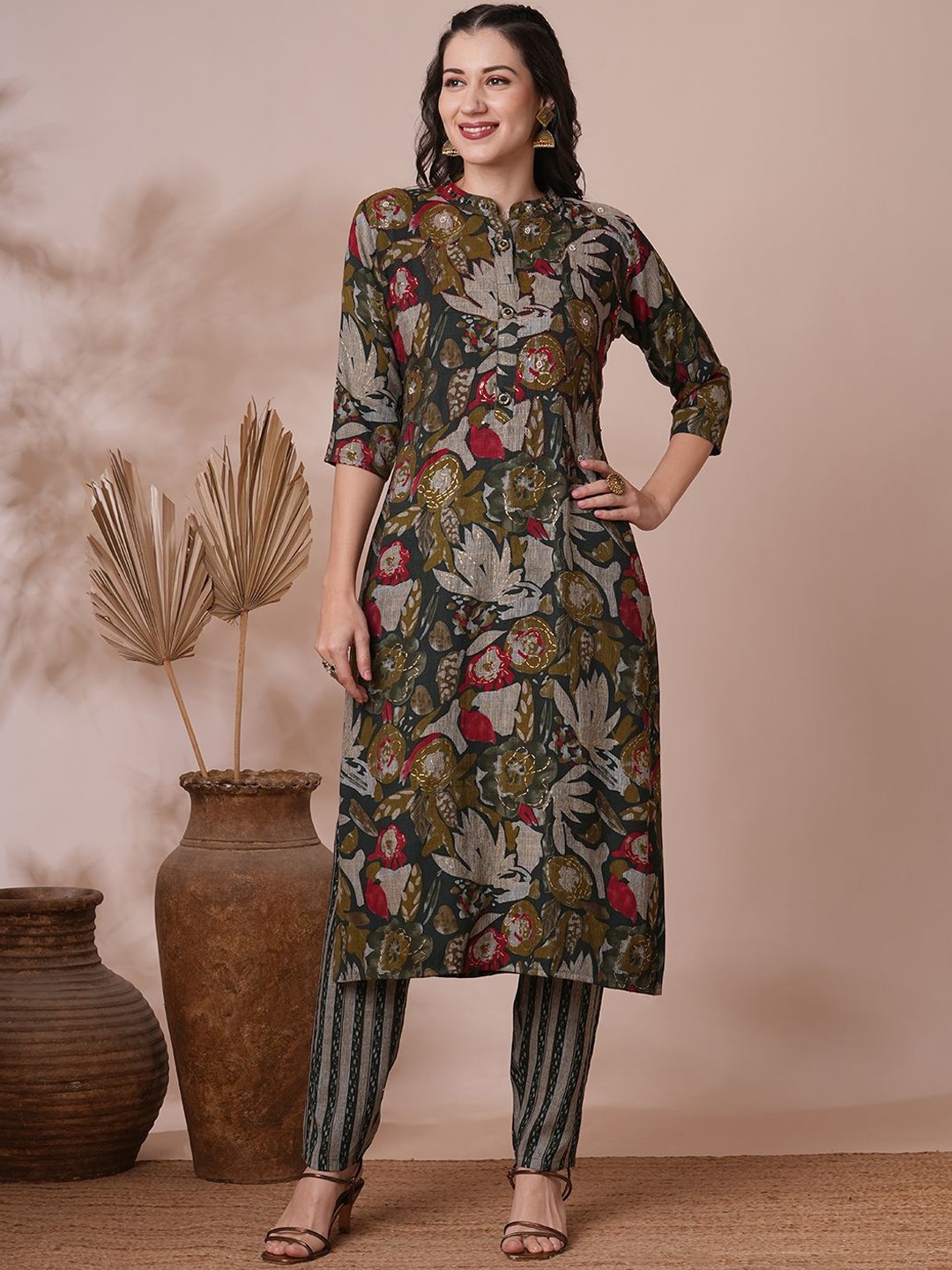 

FASHOR Floral Printed Straight Kurta with Trousers, Green