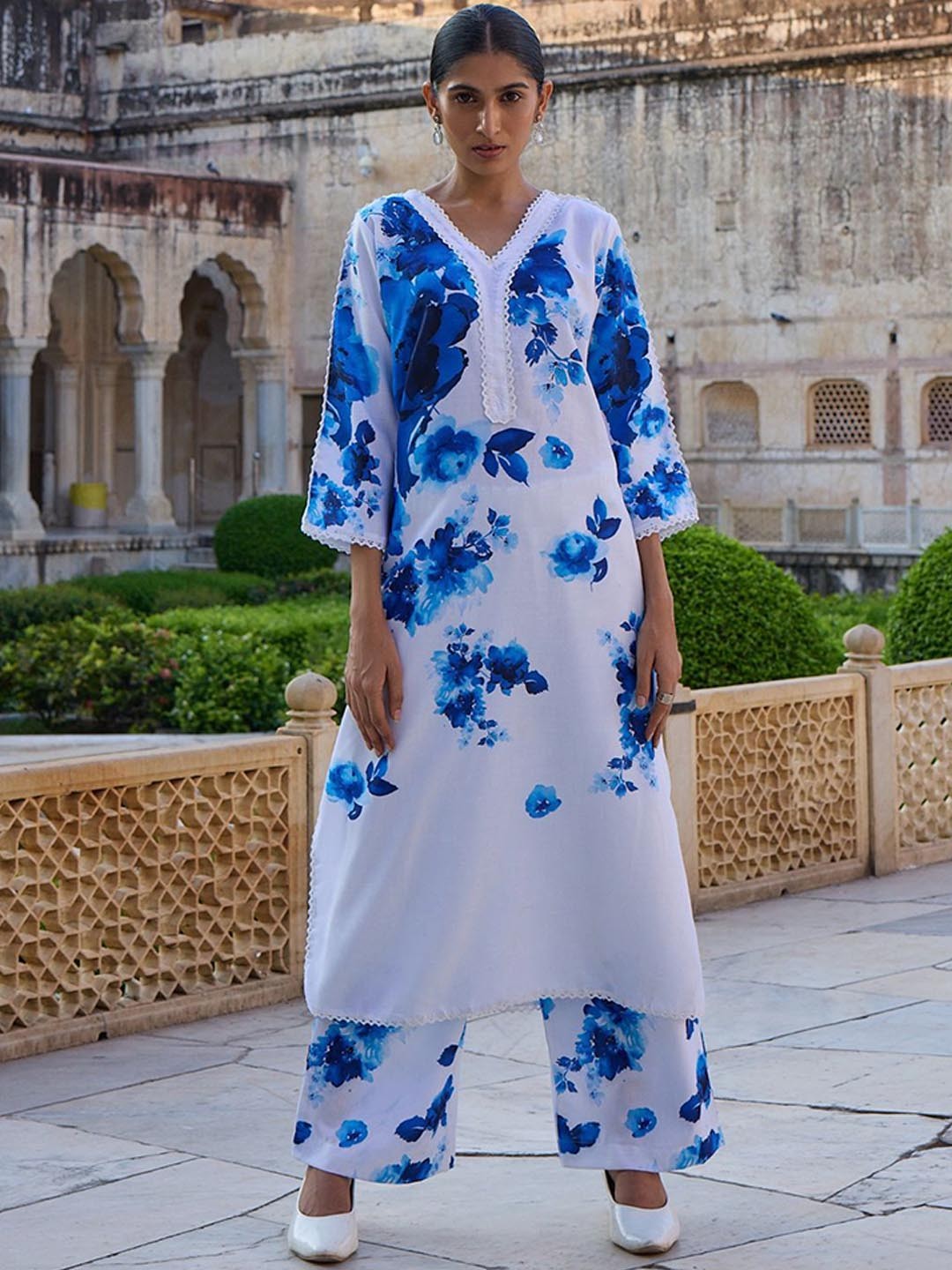 

VIRICA Abstract Printed V-Neck Long Sleeves Regular Straight Kurta With Palazzo, White