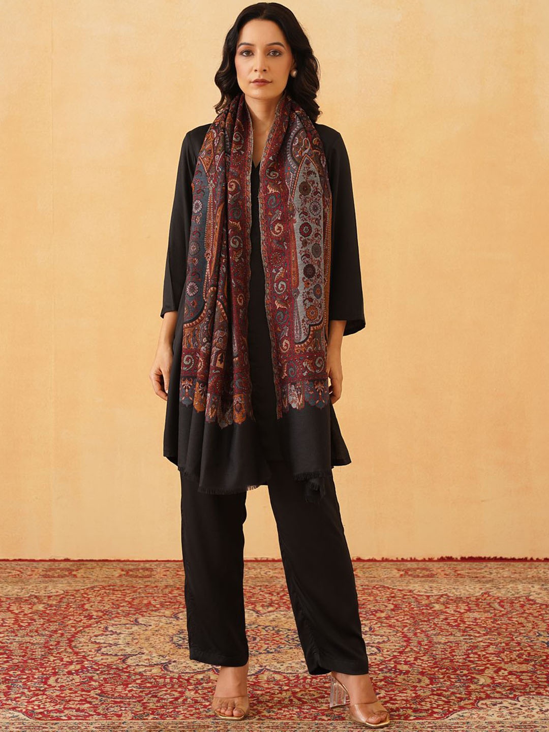 

INCHING INDIA Floral Printed Shawl, Black