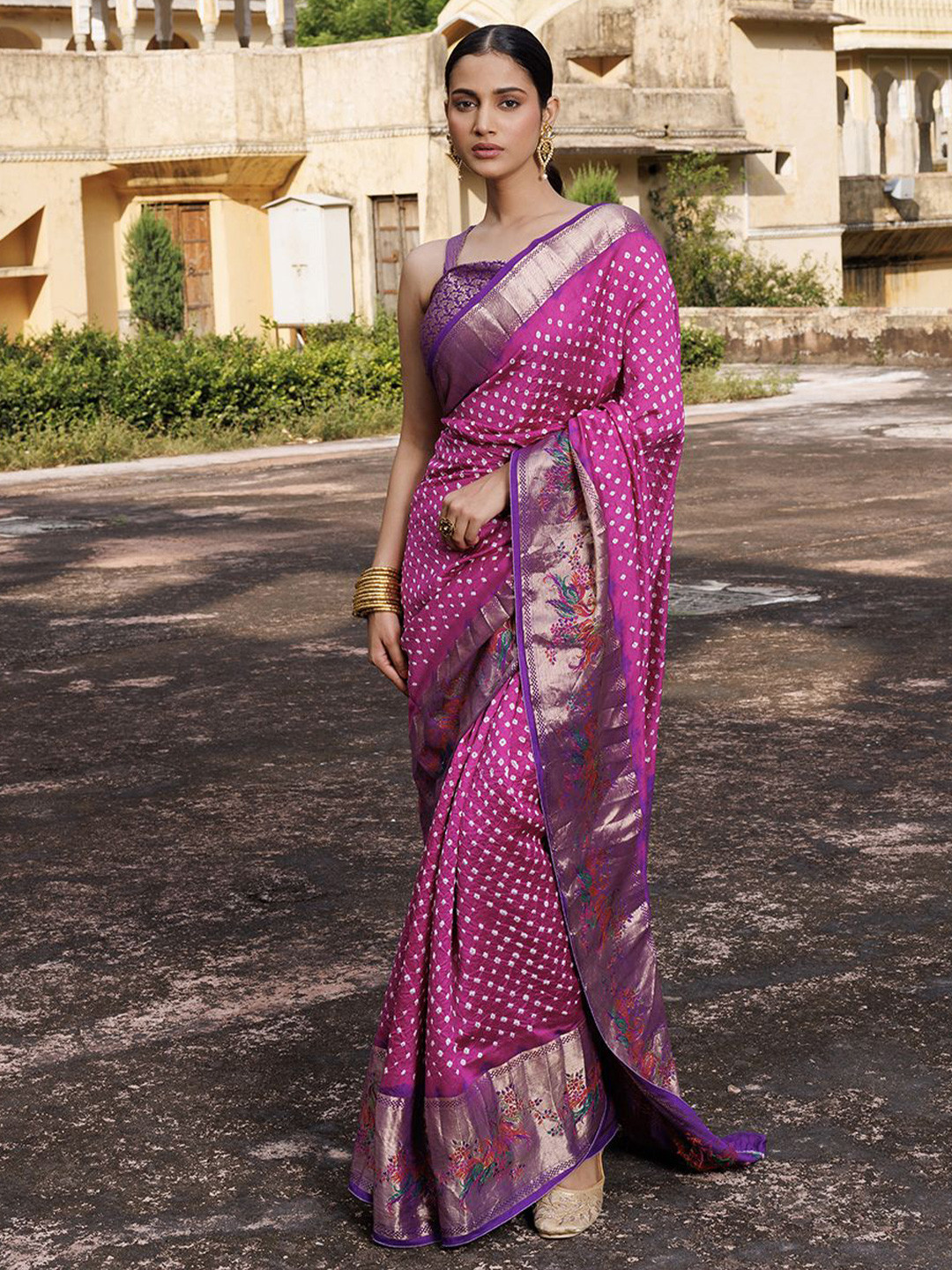 

Geroo Jaipur Zari Woven Bandhani Saree, Pink
