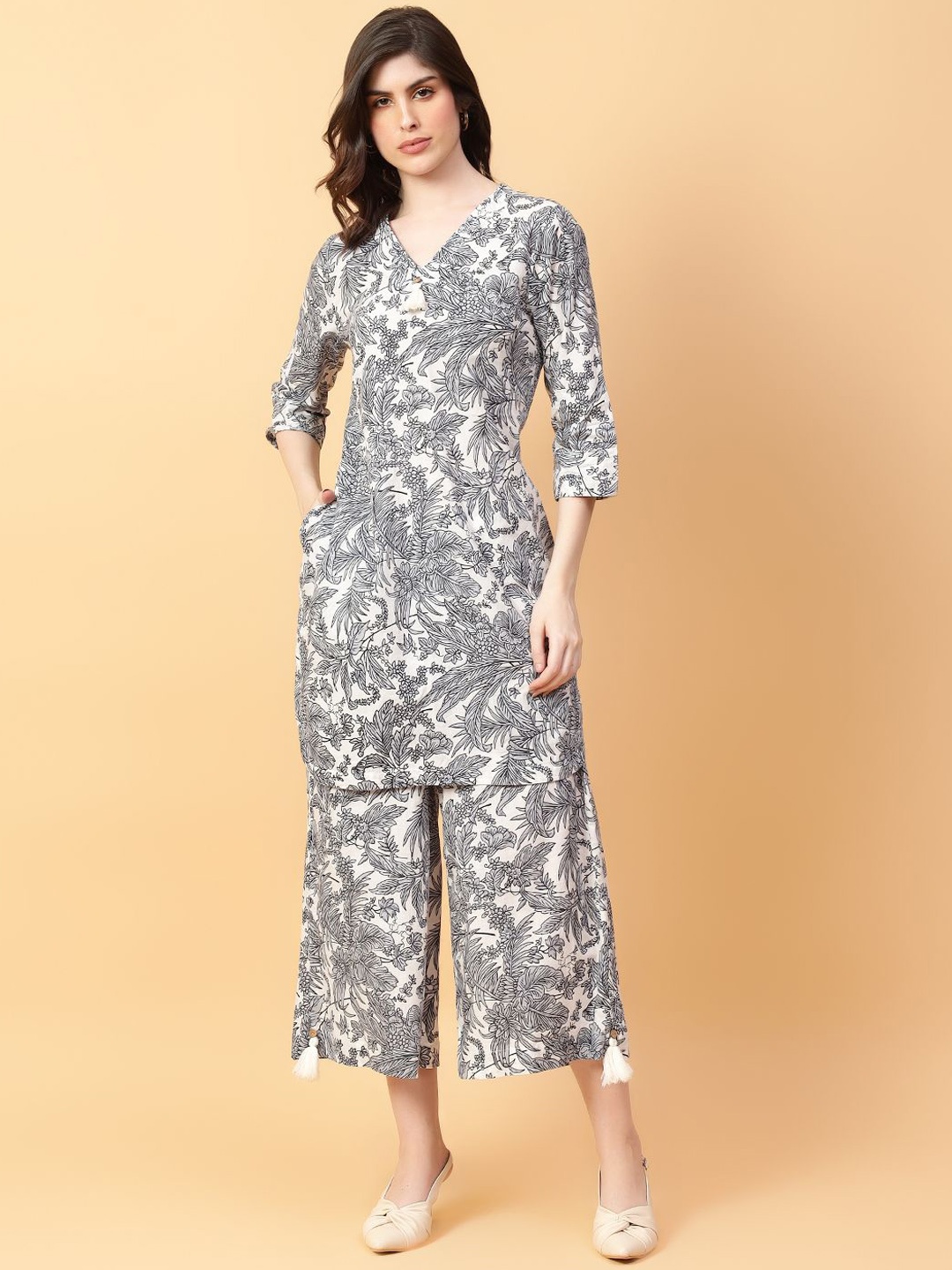 

aayusika Floral Printed Pure Cotton Tunic With Capris, Grey