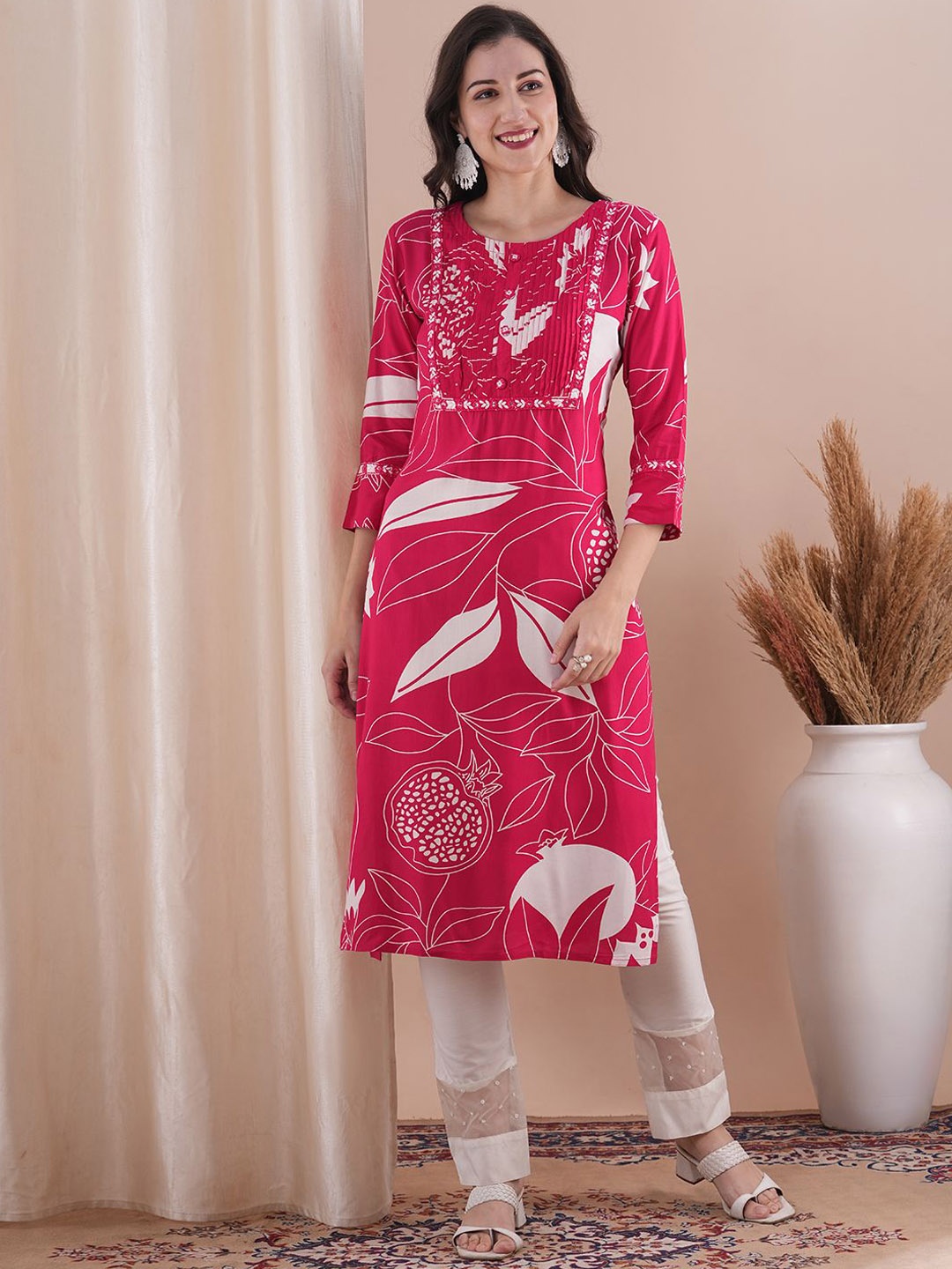 

FASHOR Women Floral Printed Thread Work Kurta, Pink