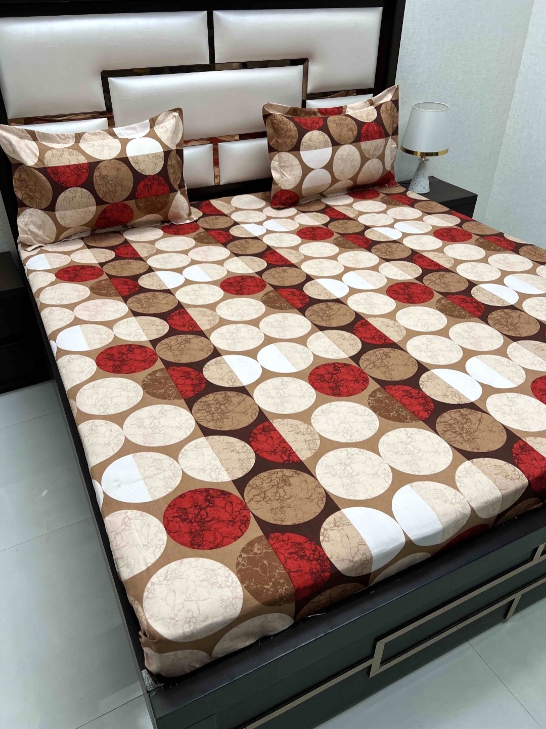 

Pure Decor Brown Geometric Microfiber 200 TC King Bedsheet Set 2.72 m x 2.72 m