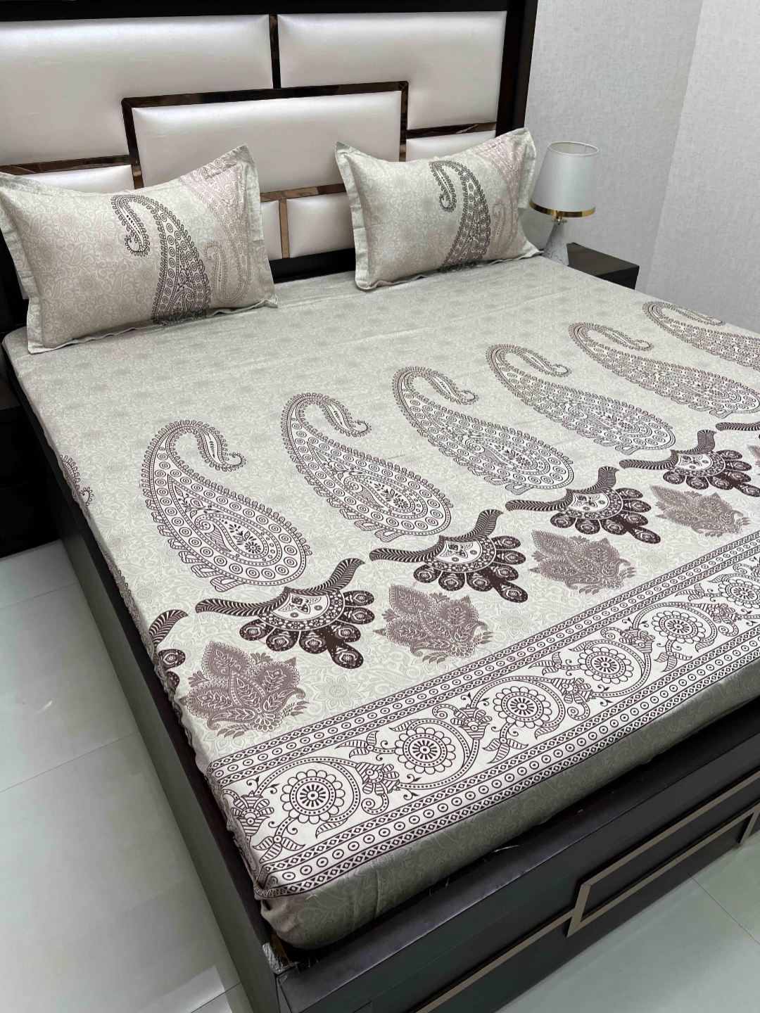 

Pure Decor Off White & Brown Ethnic Motifs 260 TC King Bedsheet with 2 Pillow Covers