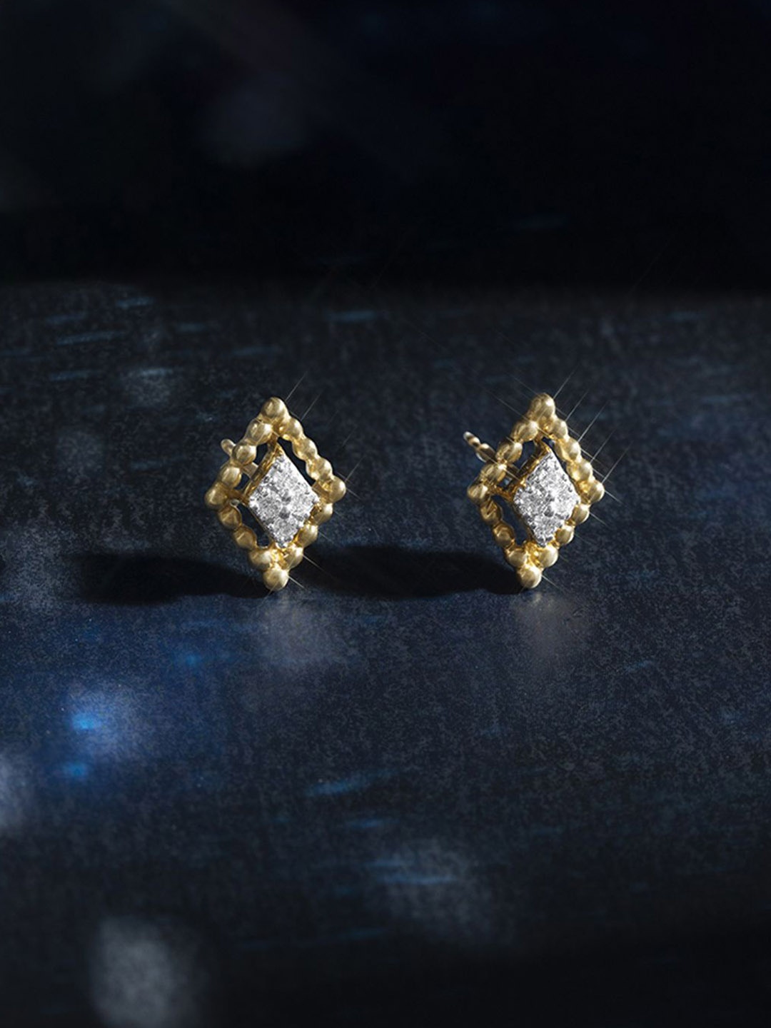 

Mia by Tanishq Women 14 KT Yellow Gold & Diamond Stud Earrings