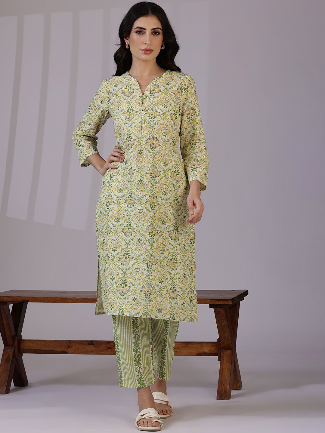 

W Off White Floral Printed Sweetheart Neck Regular Pure Cotton Straight Kurta & Trouser