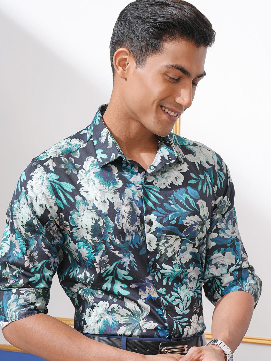 

LOCOMOTIVE Men Cutaway Collar Floral Printed Slim Fit Casual Shirt, Black