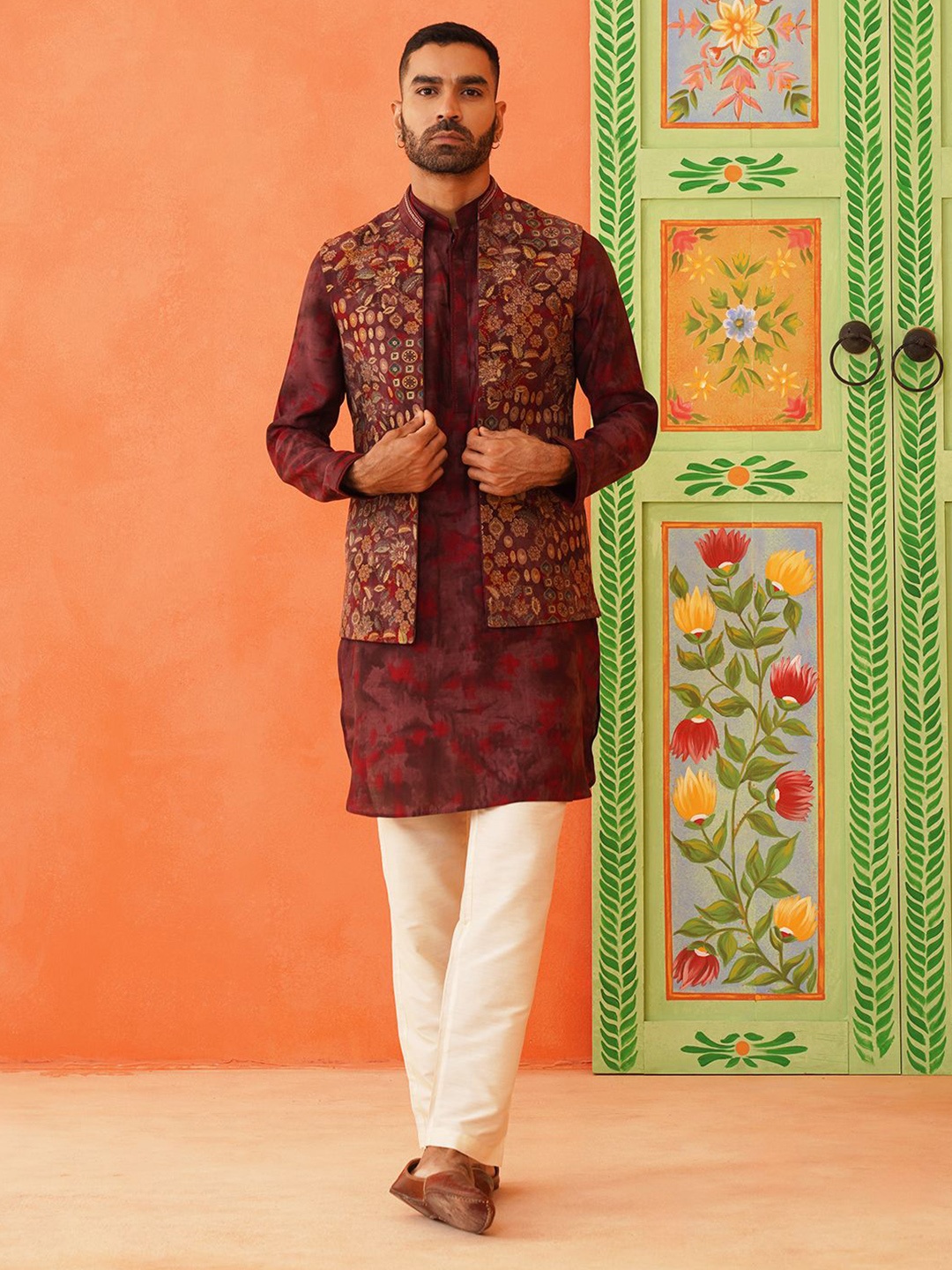 

TheEthnic.Co Straight Kurta with Trousers And Printed Jacket, Maroon