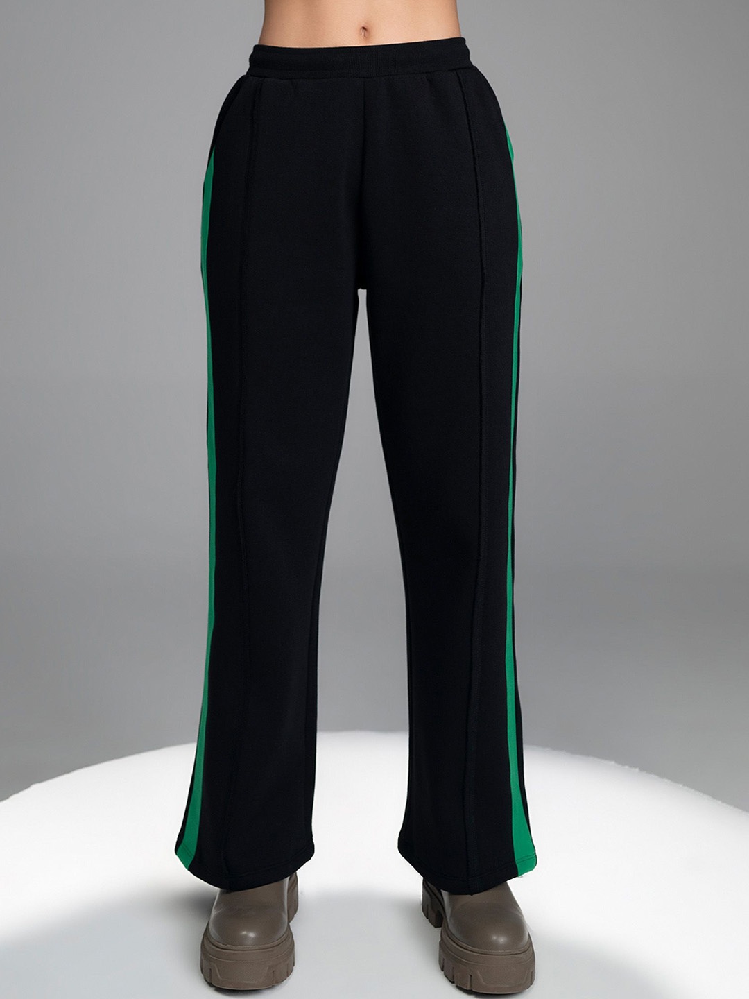 

EDRIO Women Mid Rise Relaxed Fit Track Pants, Black