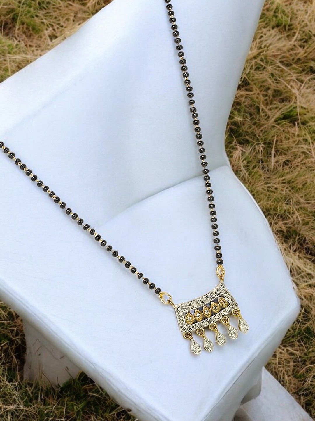 

9blings Gold-Plated Stone Studded & Beaded Mangalsutra
