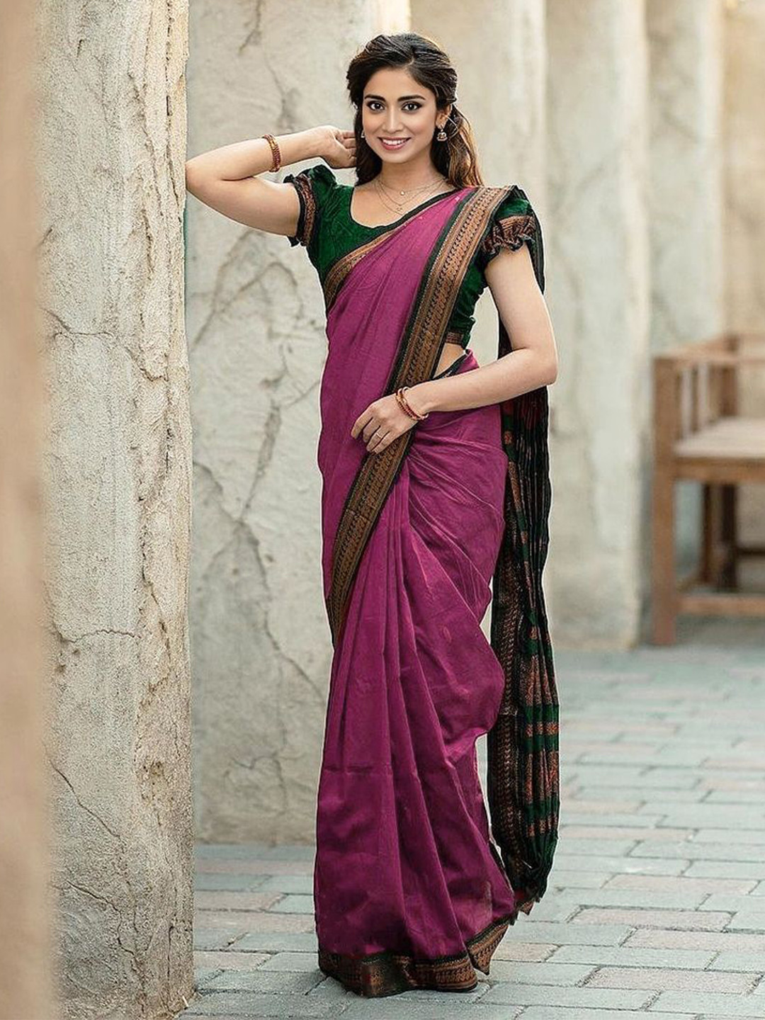 

MANMOHITSAREE Woven Design Kanjeevaram Saree, Magenta