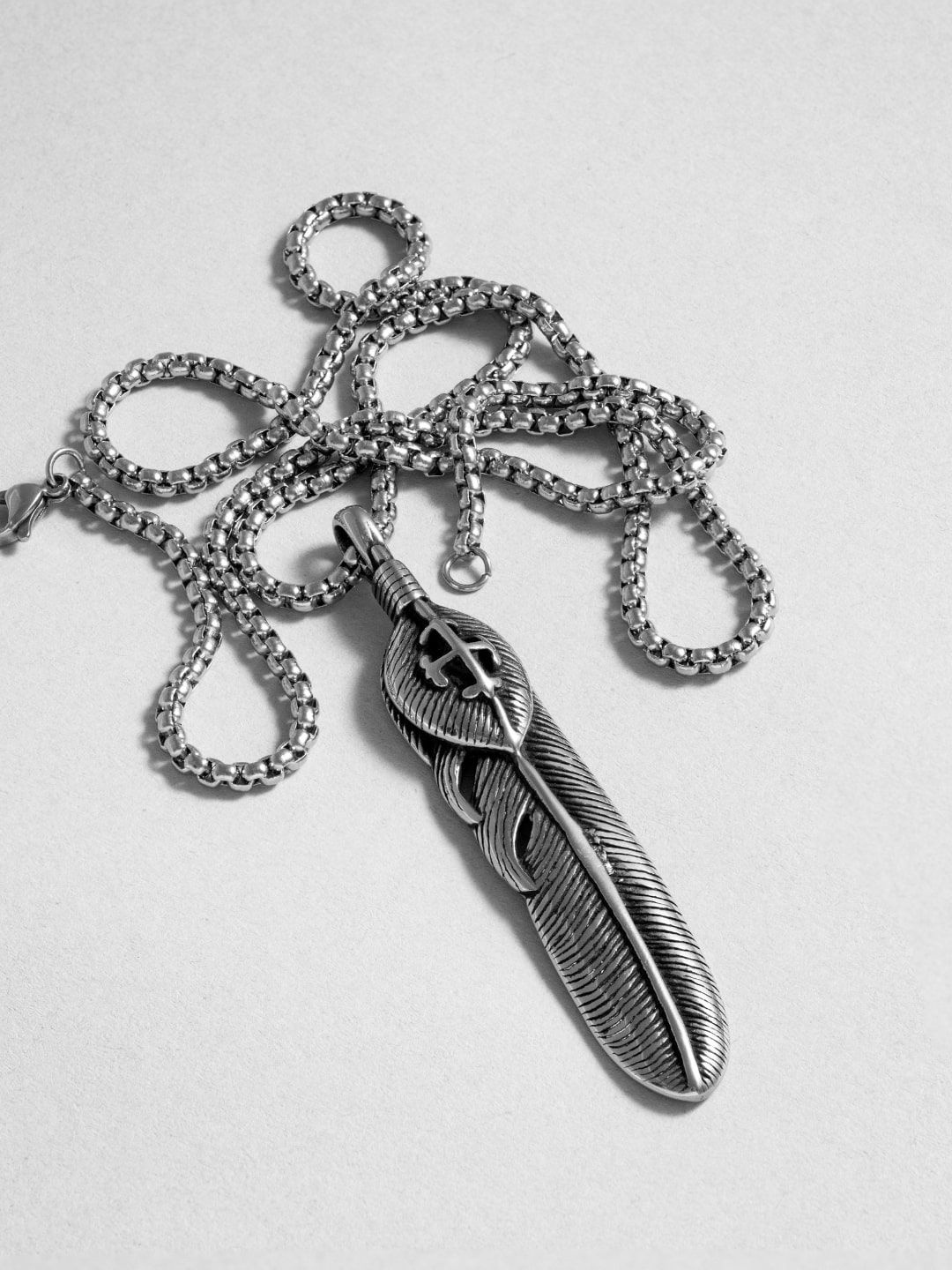 

BLACK MAMBA Men Silver-Plated Feather Pendant With Jared Chain