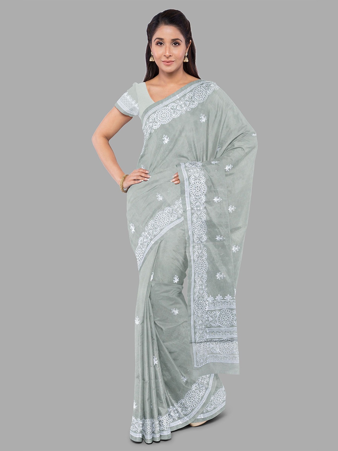 

The Chennai Silks Floral Embroidered Pure Cotton Gadwal Saree, Grey