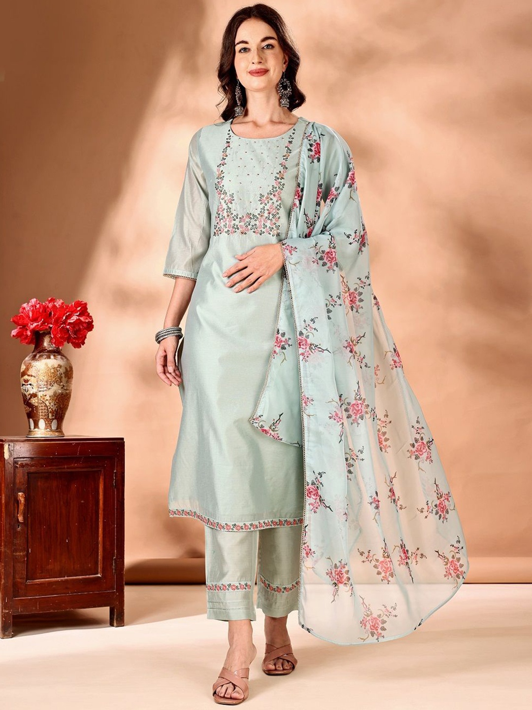 

JIVORA Floral Embroidered Sequinned Kurta with Trouser & Dupatta, Green