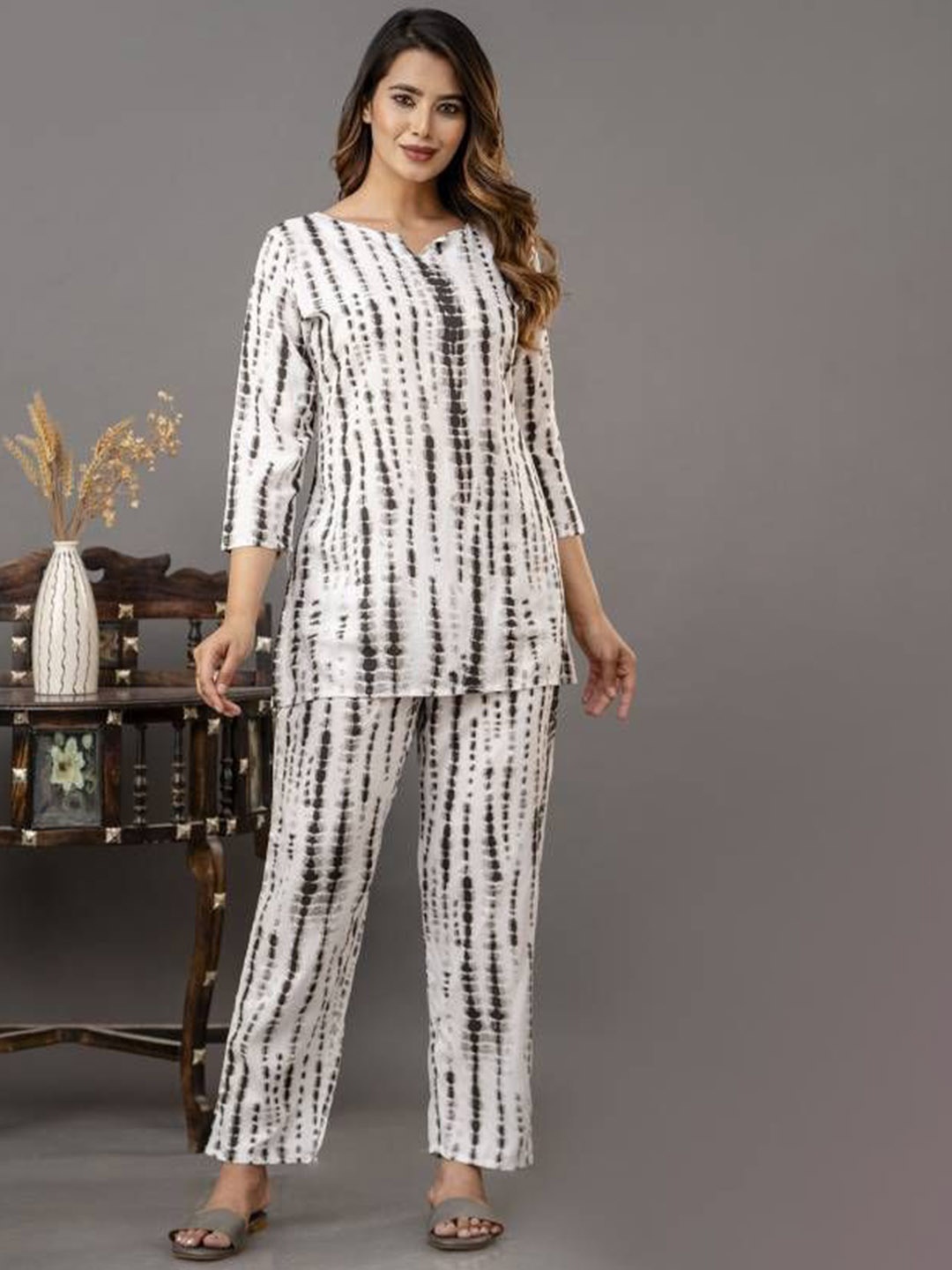 

vj fashion Abstract Printed Top With Pyjama Night Suit Set, White