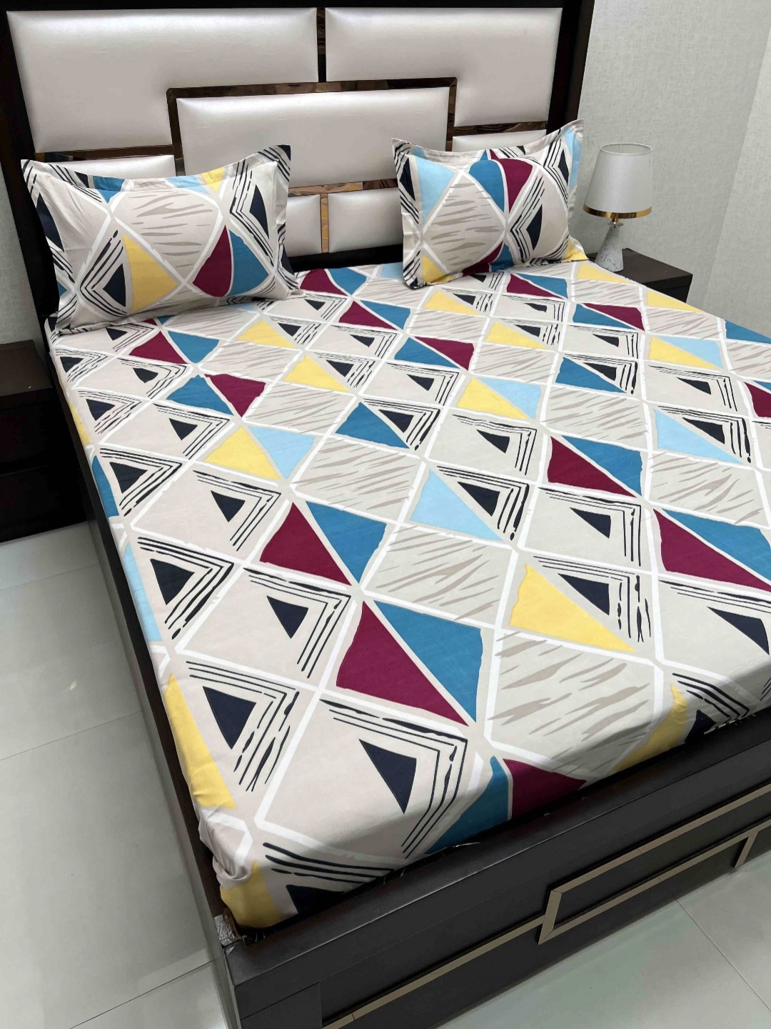 

Pure Decor King Size Double Bed Bedsheet With 2 Pillow Covers 2.74m X 2.74m, White