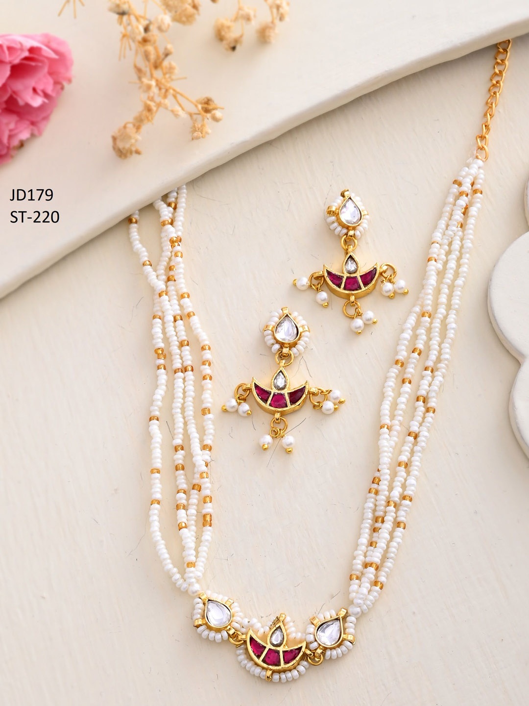 

DASTOOR Gold-Plated Kundan-Studded & Beaded Jewellery Set