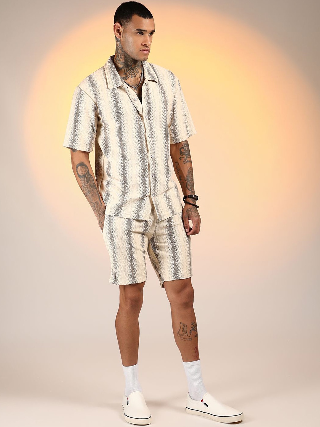 

Campus Sutra Striped Short Sleeves Shirt With Shorts, Off white