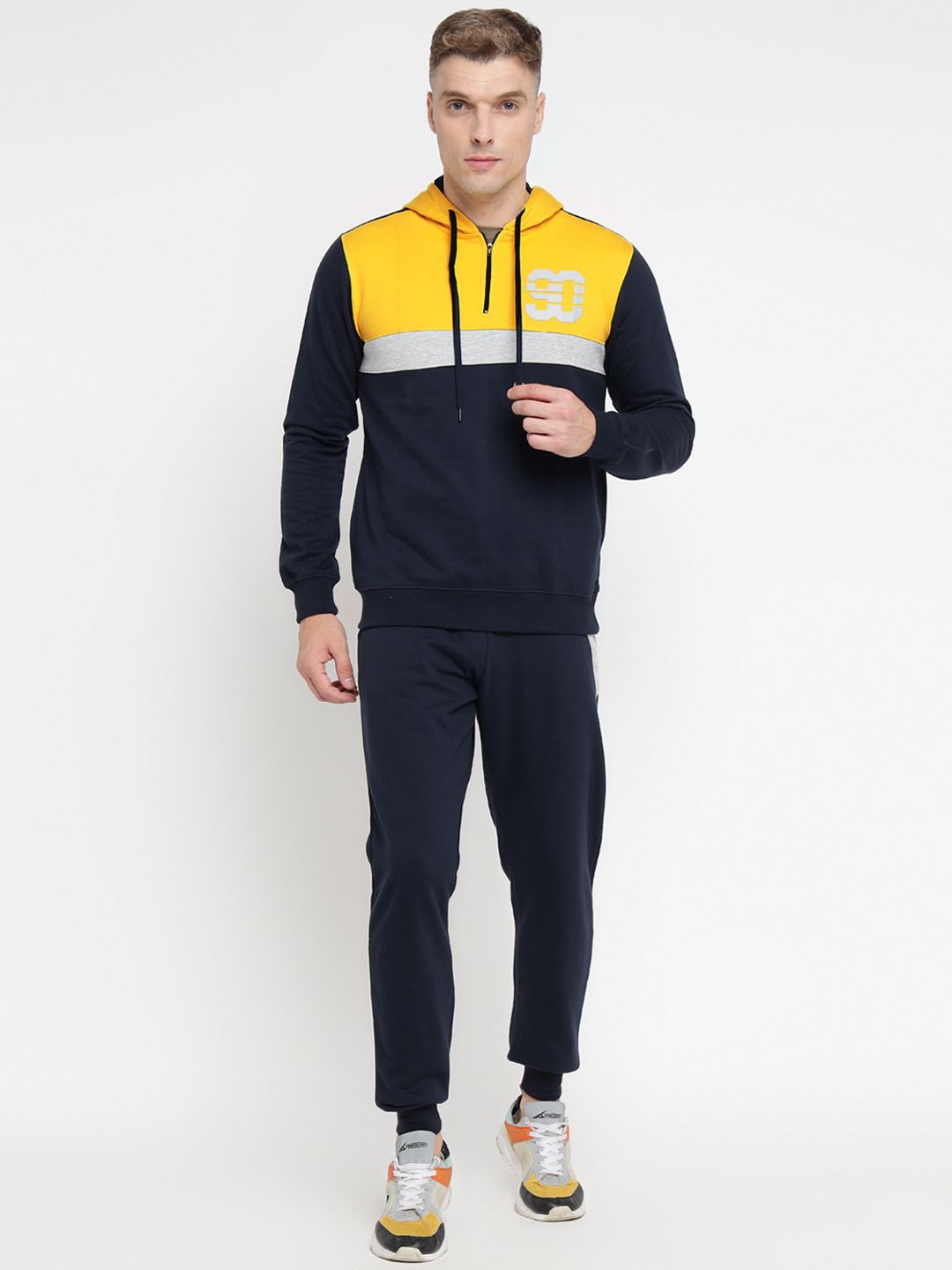 

OFF LIMITS Men Colourblocked Hooded Neck Tracksuit, Navy blue