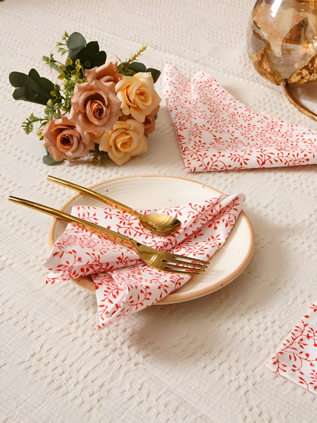 

Ratan Cart White & Red 6 Pieces Printed Cotton Table Napkins