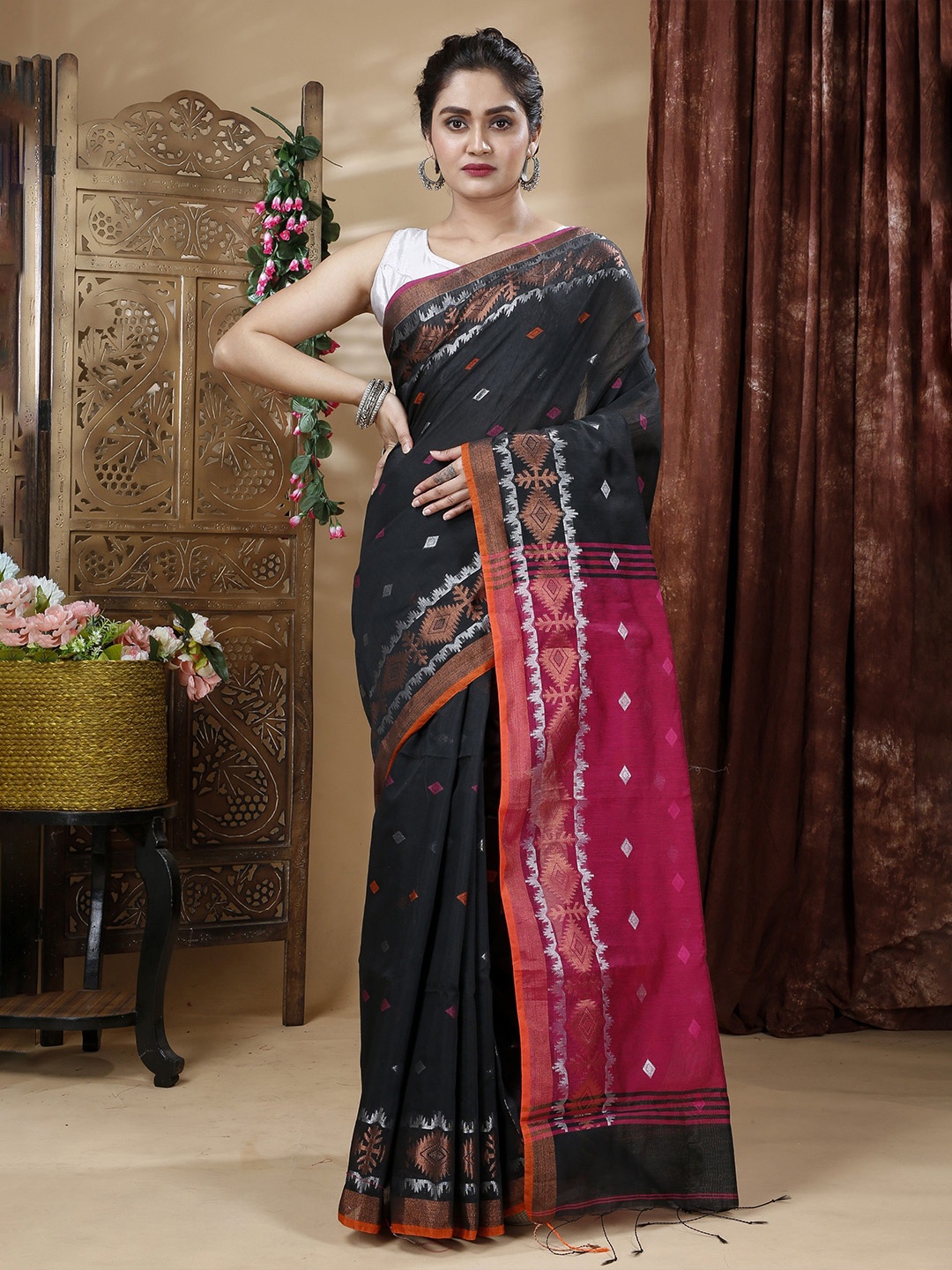 

SLAGHA Woven Design Zari Banarasi Saree, Black