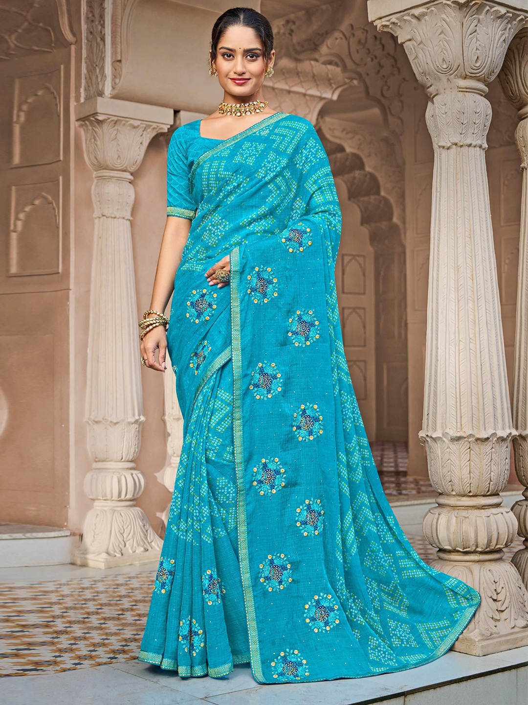 

Laxmipati Floral Embroidered Saree With Blouse Piece, Blue