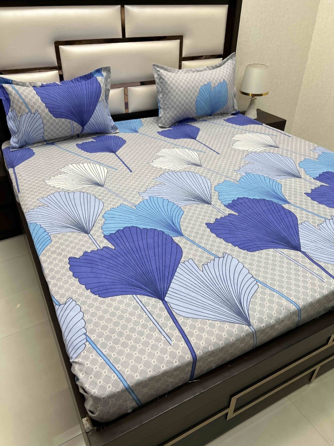 

Pure Decor Leisure Fur Blue Floral Printed Microfiber 250TC King Bedsheet Set 2.73 x 2.73m