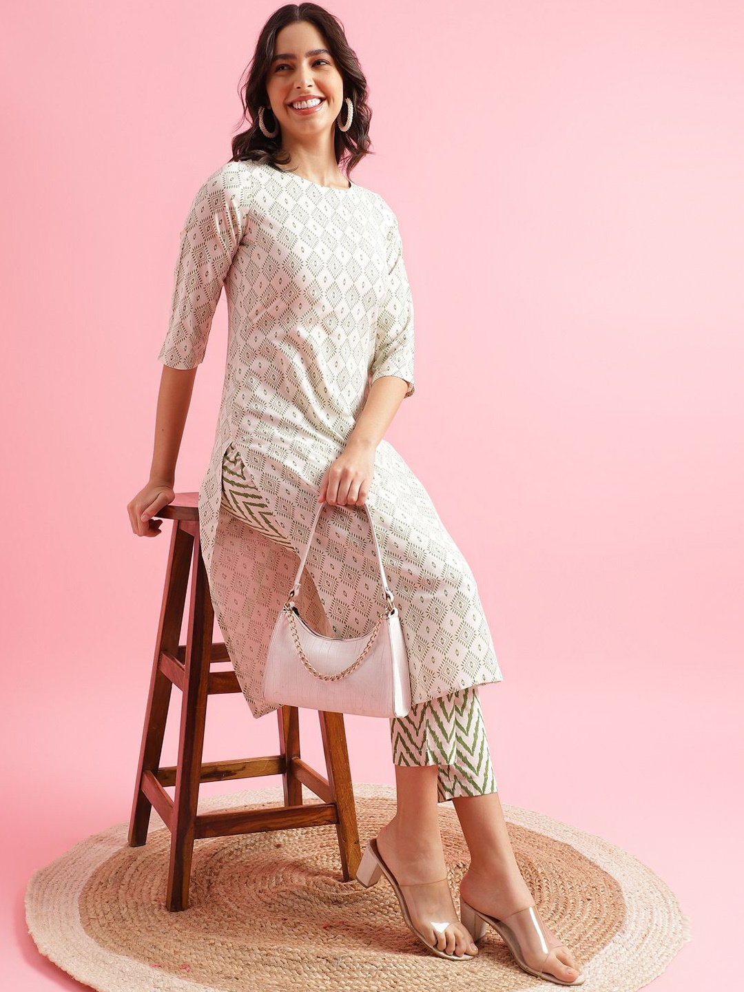 

KALINI Ethnic Motifs Printed Round Neck Three Qaurter Sleeves Straight Kurta With Trousers, Green