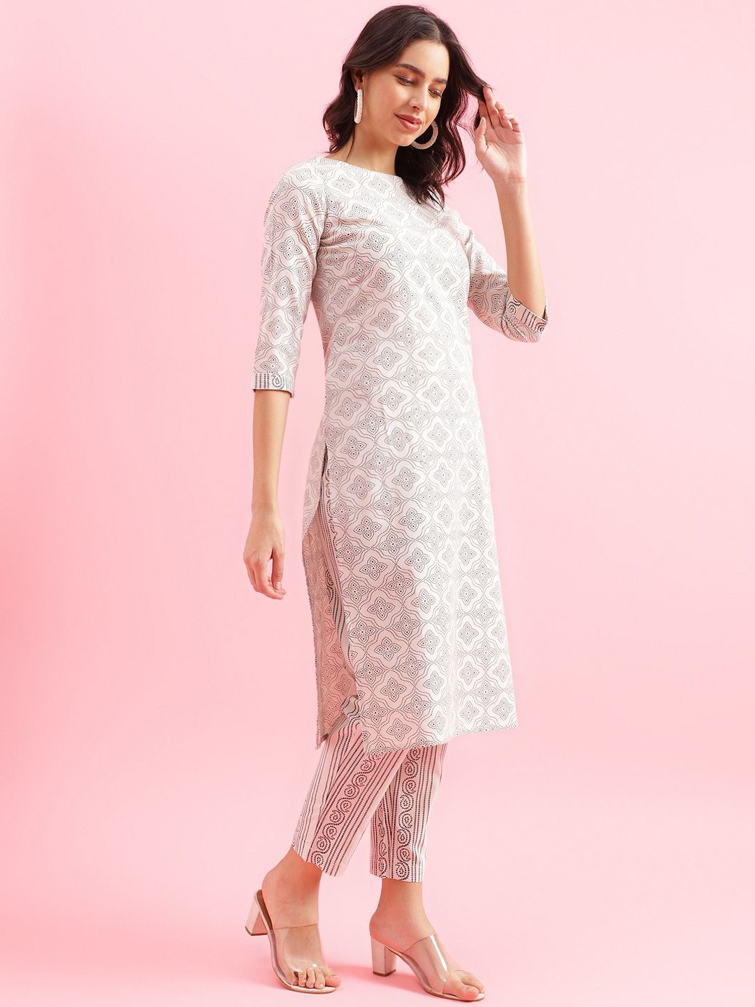 

HRITIKA Geometric Printed Kurta with Trouser, Off white