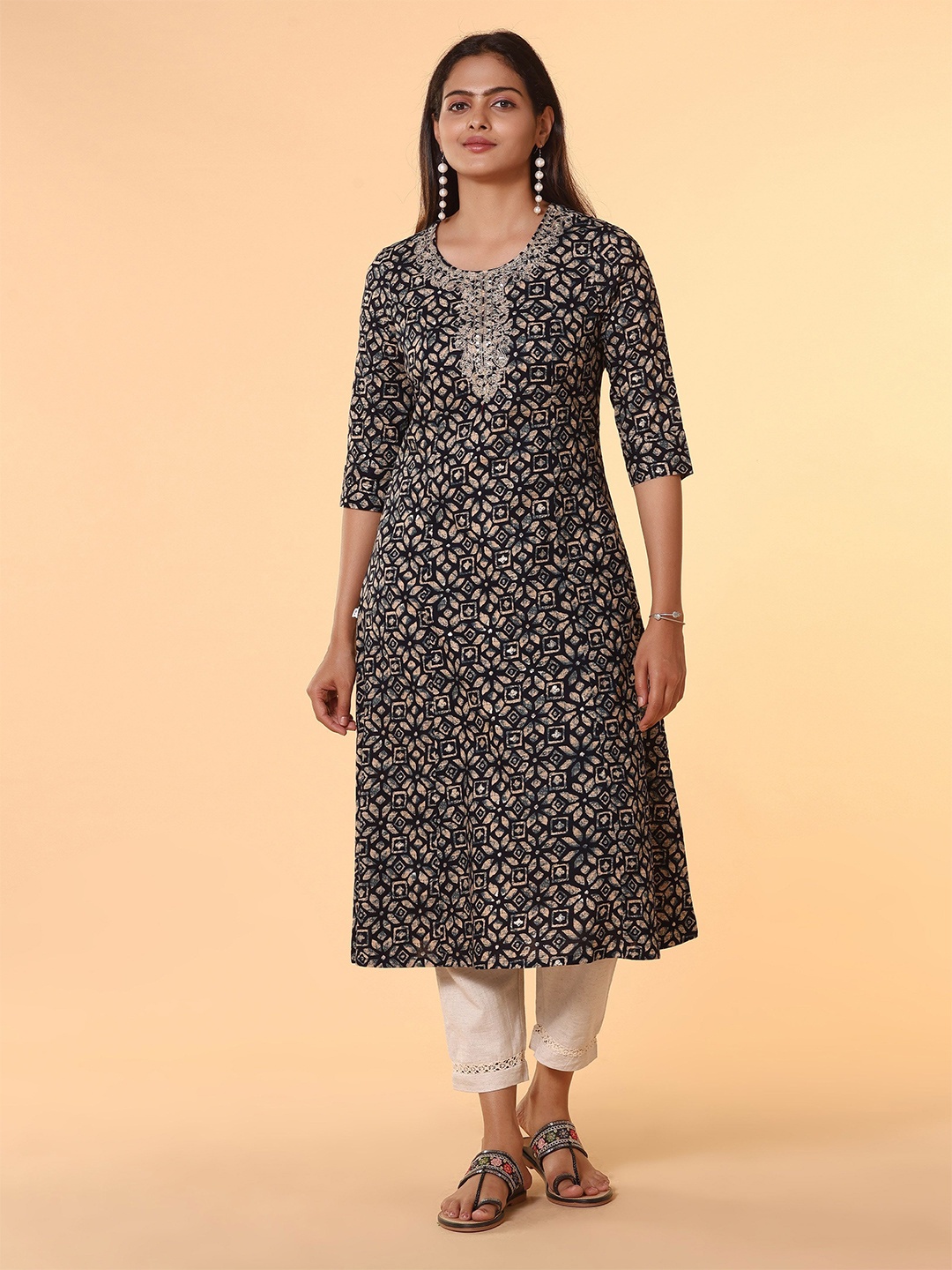 

Vismay Floral Printed Round Neck Three-Quarter Sleeves Pure Cotton A-Line Kurta, Navy blue