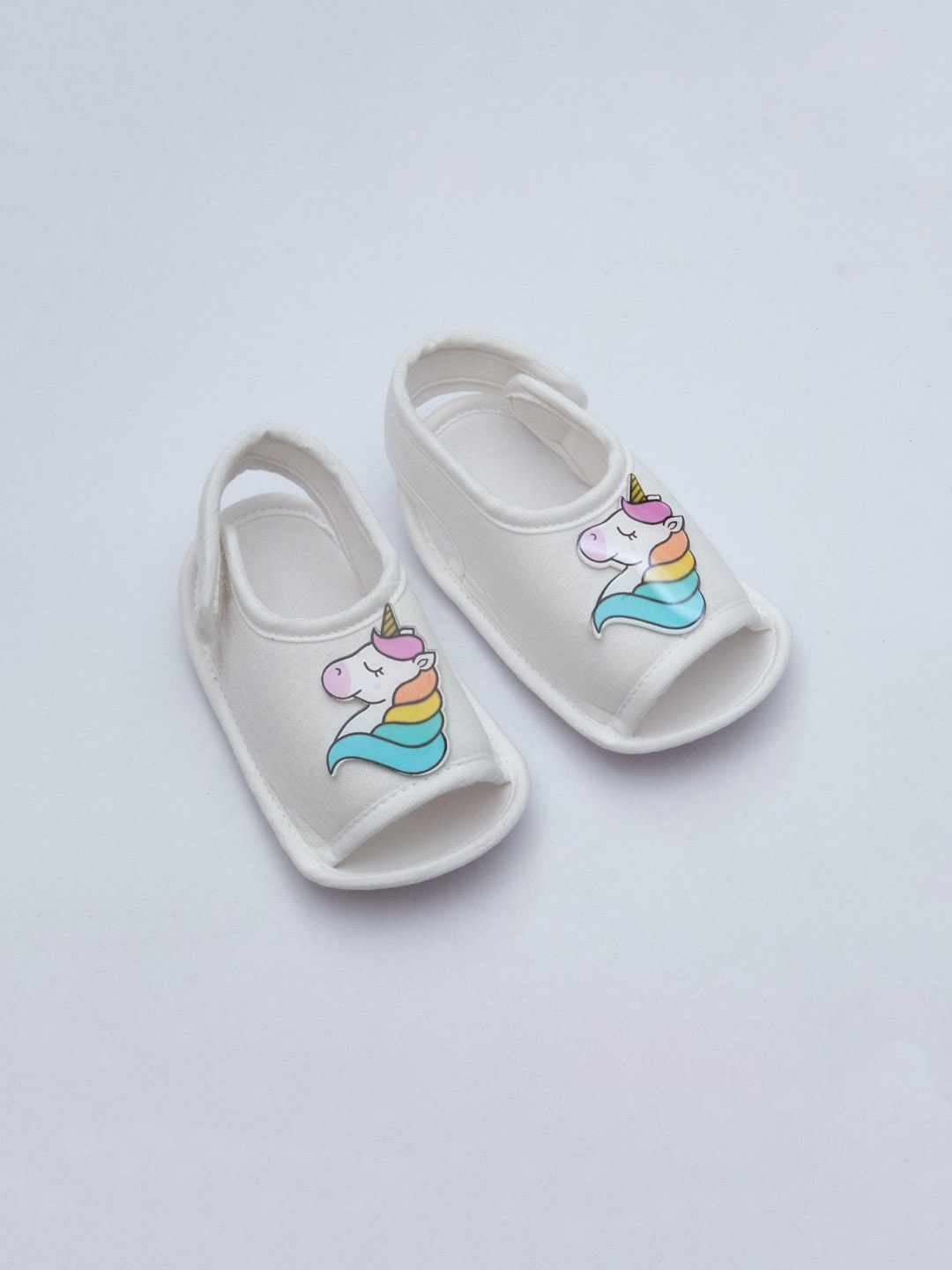 

Daizy Girls Unicorn Printed Slip-On Sneakers, White
