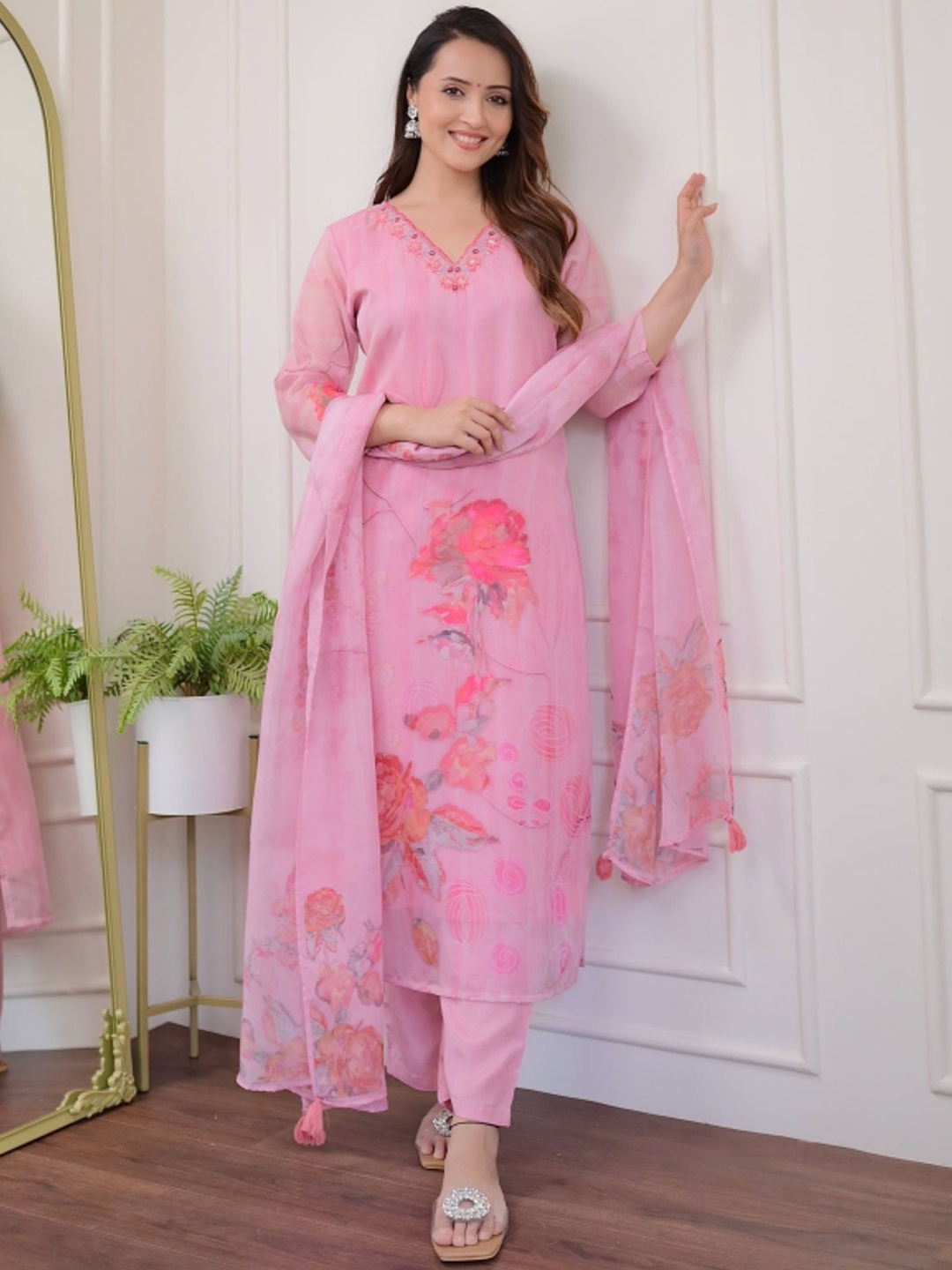 

BLACK SCISSOR Floral Printed Regular Organza Straight Kurta with Trousers & Dupatta, Pink