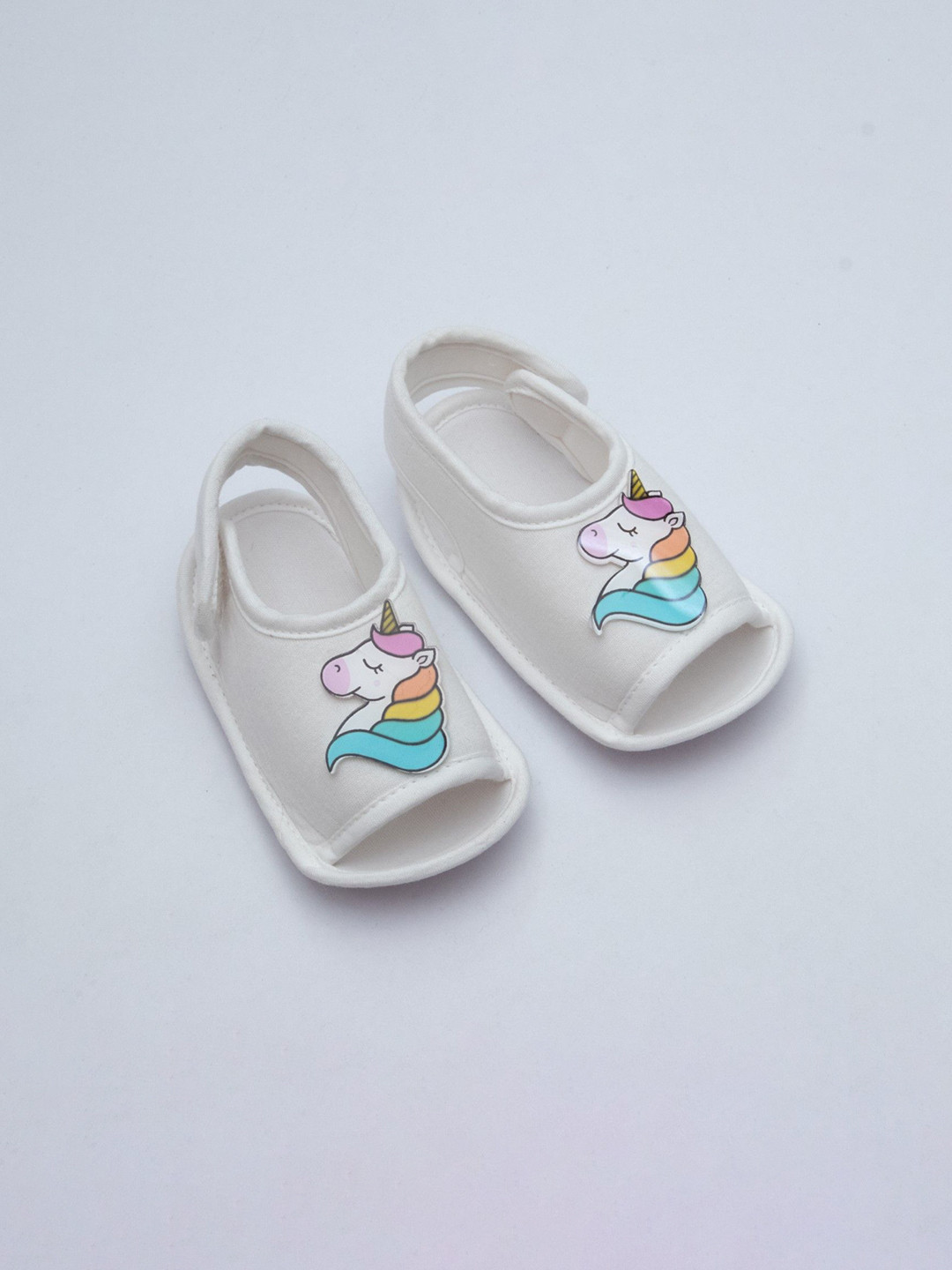 

Daizy Girls Unicorn Printed Slip-On Sneakers, White