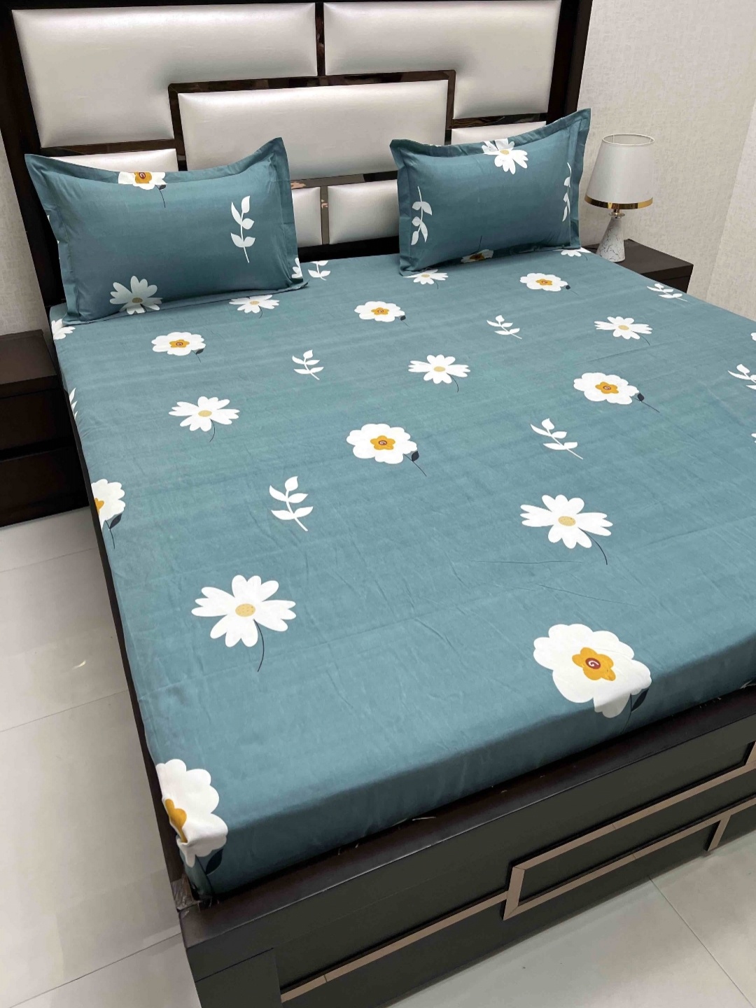 

Pure Decor Leisure Fur Blue Floral Printed Microfiber 210TC King Bedsheet Set 2.72 x 2.72m