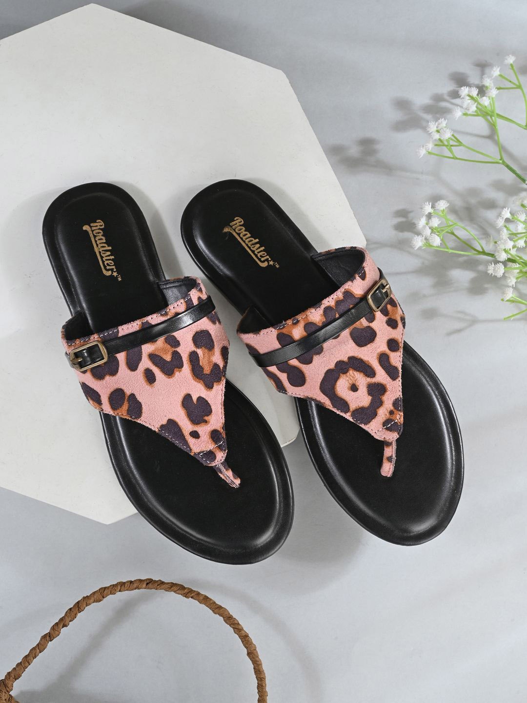 

The Roadster Lifestyle Co Women Open-Toes Flats, Pink