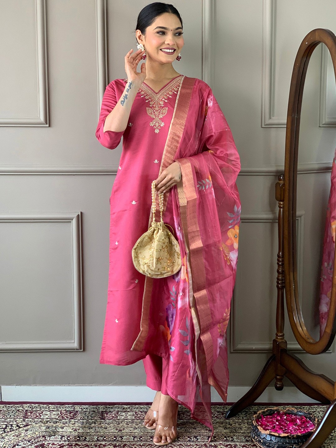 

BLACK SCISSOR Embroidered Regular Chanderi Silk Straight Kurta with Trousers & Dupatta, Pink